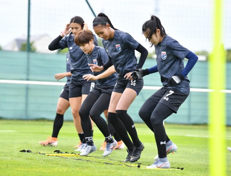 Thai women's team.jpg
