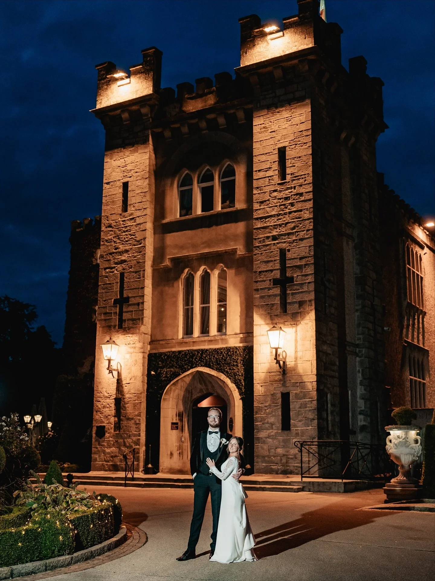 ✨ A love story fit for a castle ✨
Suzanne &amp; Alex&rsquo;s magical day at the stunning Cabra Castle was nothing short of a fairytale. From romantic portraits to grand castle views and even a touch of vintage charm, every moment was a joy to capture