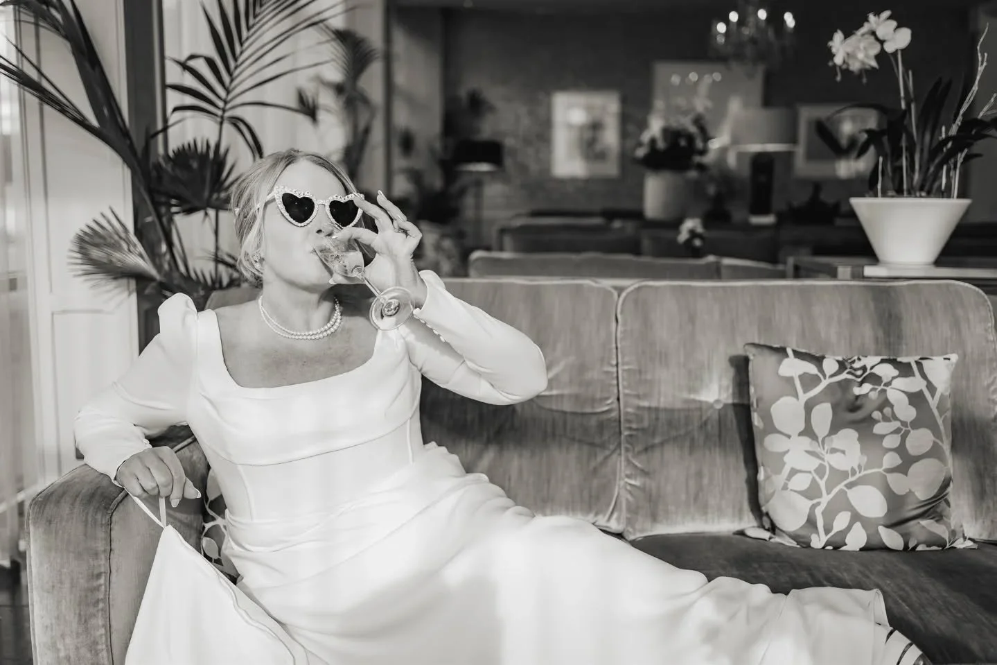 Modern bridal energy 🥂✨
Because style doesn&rsquo;t stop at the dress it&rsquo;s in the attitude too. If you&rsquo;re planning a wedding and want images that feel like you, now&rsquo;s the time to say hello 👋

#irishwedding
#irishweddingphotographe