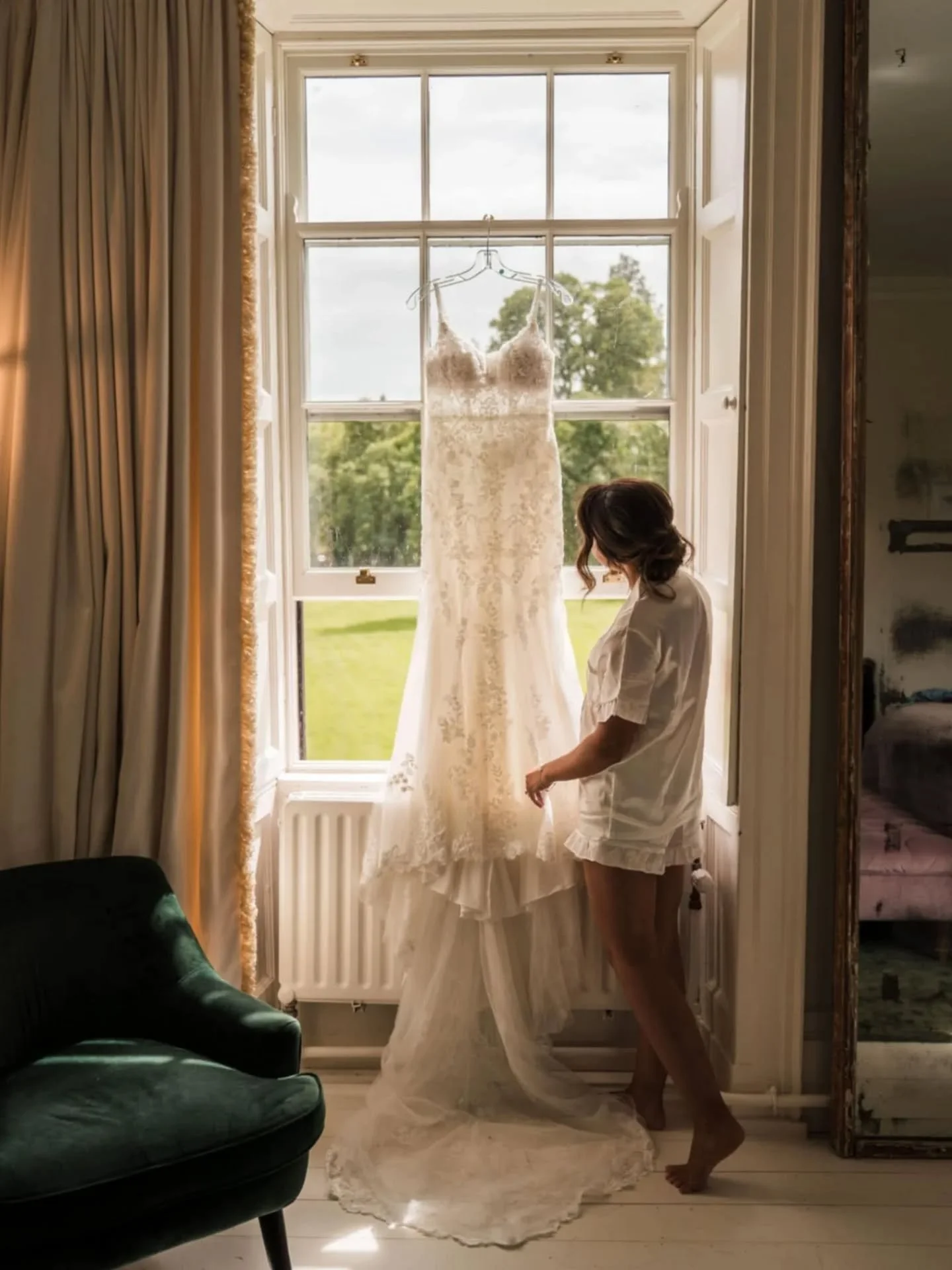 2026 brides are you ready for this part? 🥂
The music on.The champagne popping. Your favourite people in the room. Your mam trying not to cry yet.
Your bridesmaids trying to keep it together.
And you&hellip; right in the middle of it all.❤️