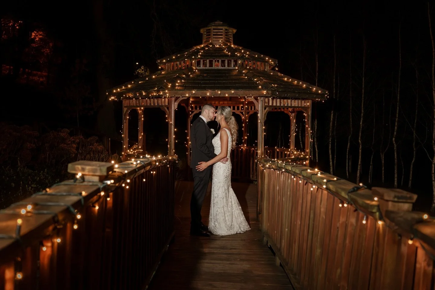 📸 Your Love Story Naturally Captured
Wedding Photography by Daven Casey

Your wedding day isn&rsquo;t a photoshoot it&rsquo;s a story you live. I&rsquo;m here to document the laughter, the nerves, the unplanned moments, and the quiet ones you didn&r