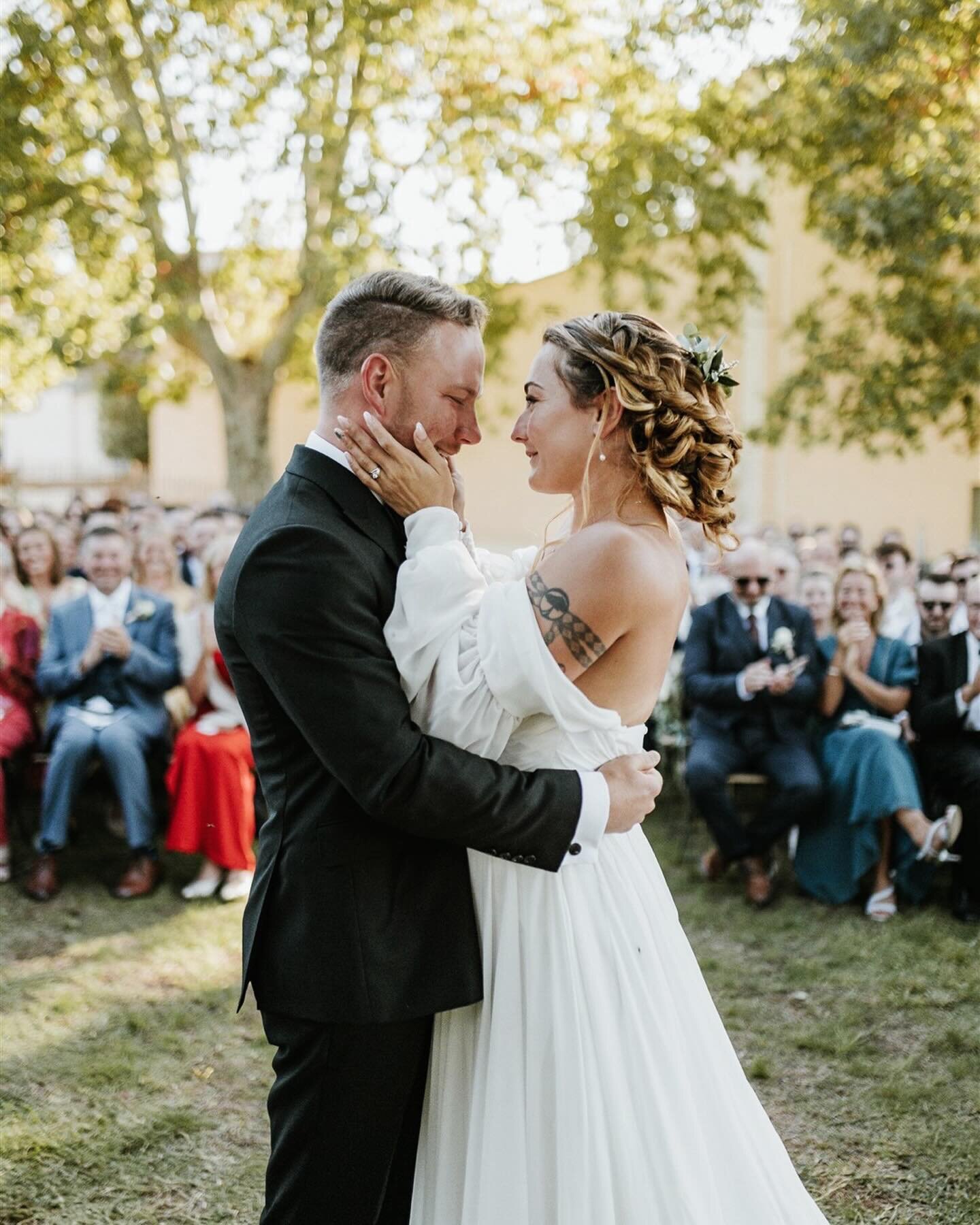 Sharing some summer vibes today ☀️

Justine &amp; Timon got married at the prettiest venue in Provence 🌻 and it was the most beautiful day! Another mix of cultures as she is French and he is from Australia which I LOVE 🧡 I am always so grateful mee