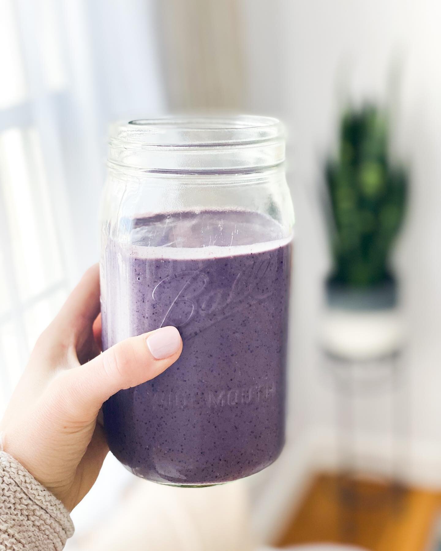 I am definitely someone who will enjoy a smoothie every day of the year no matter how cold it gets and how much it makes me shiver (that&rsquo;s what dancing is for, right?).⠀
⠀
Smoothies have been so helpful in keeping my blood sugar balanced and ke