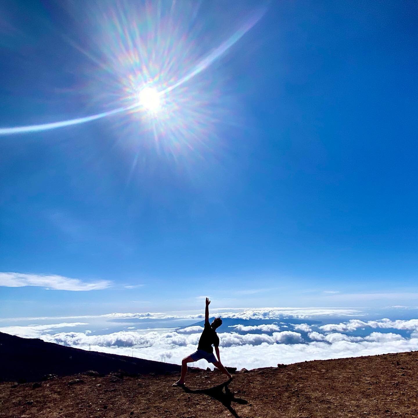 Rise like the Sun 🌞 hearts ❤️ filled with Love🧘&zwj;♂️ Peace to all ✌️🪂Flying high on positive vibrations ✨🕉 Yoga Flow with me Live every Sunday @9AM on zoom. Dm for the Link #yoga #zoomyoga #onlinefitness #namaste #om #love #hawaii #travel #peac
