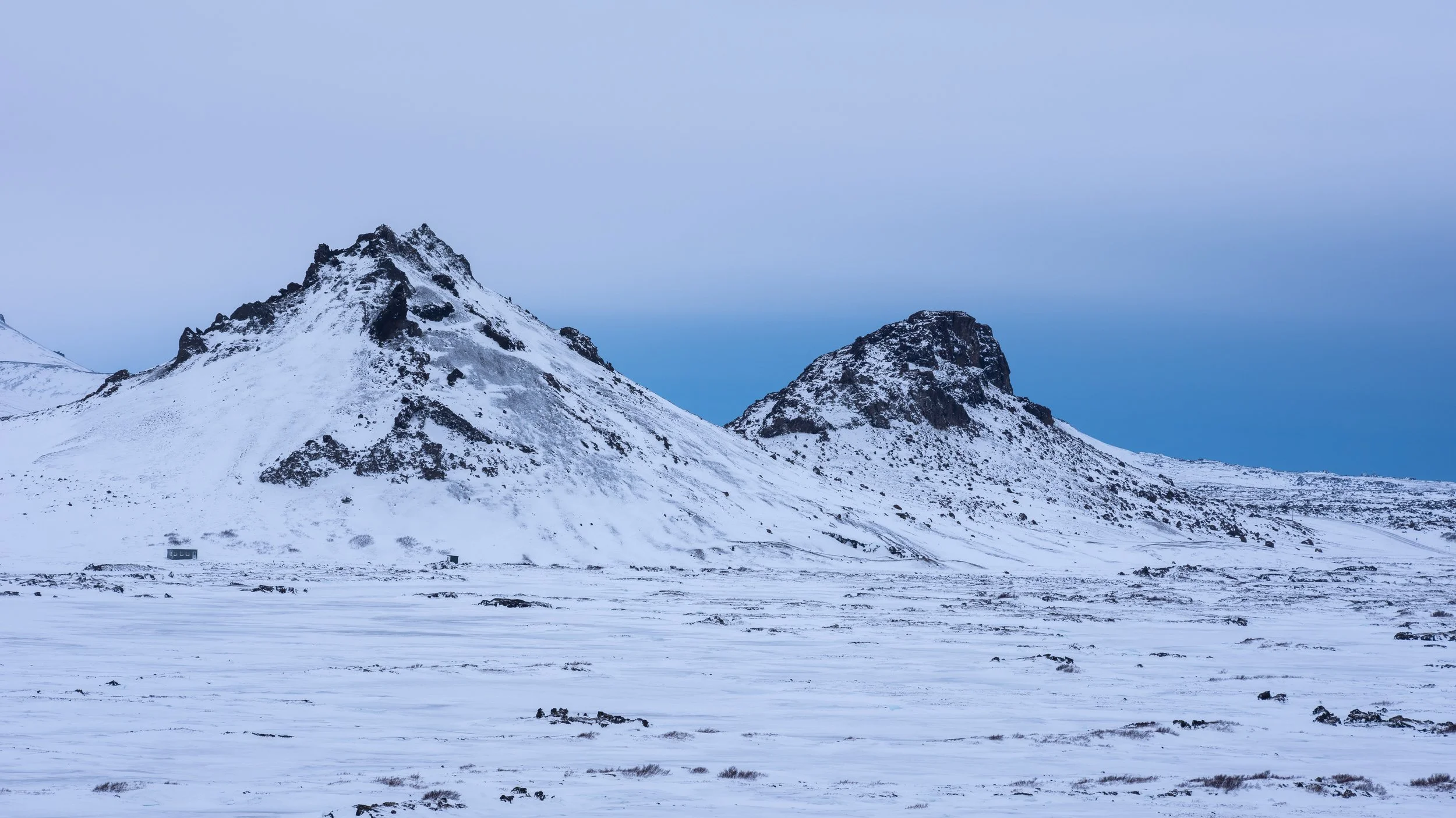 Efri hnúkur (r) and Neðri hnúkur (l)