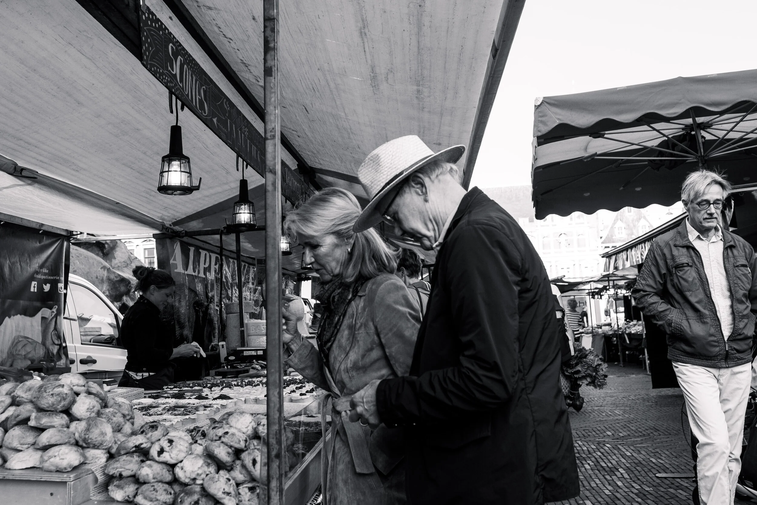 Old people buying scones, Haarlem