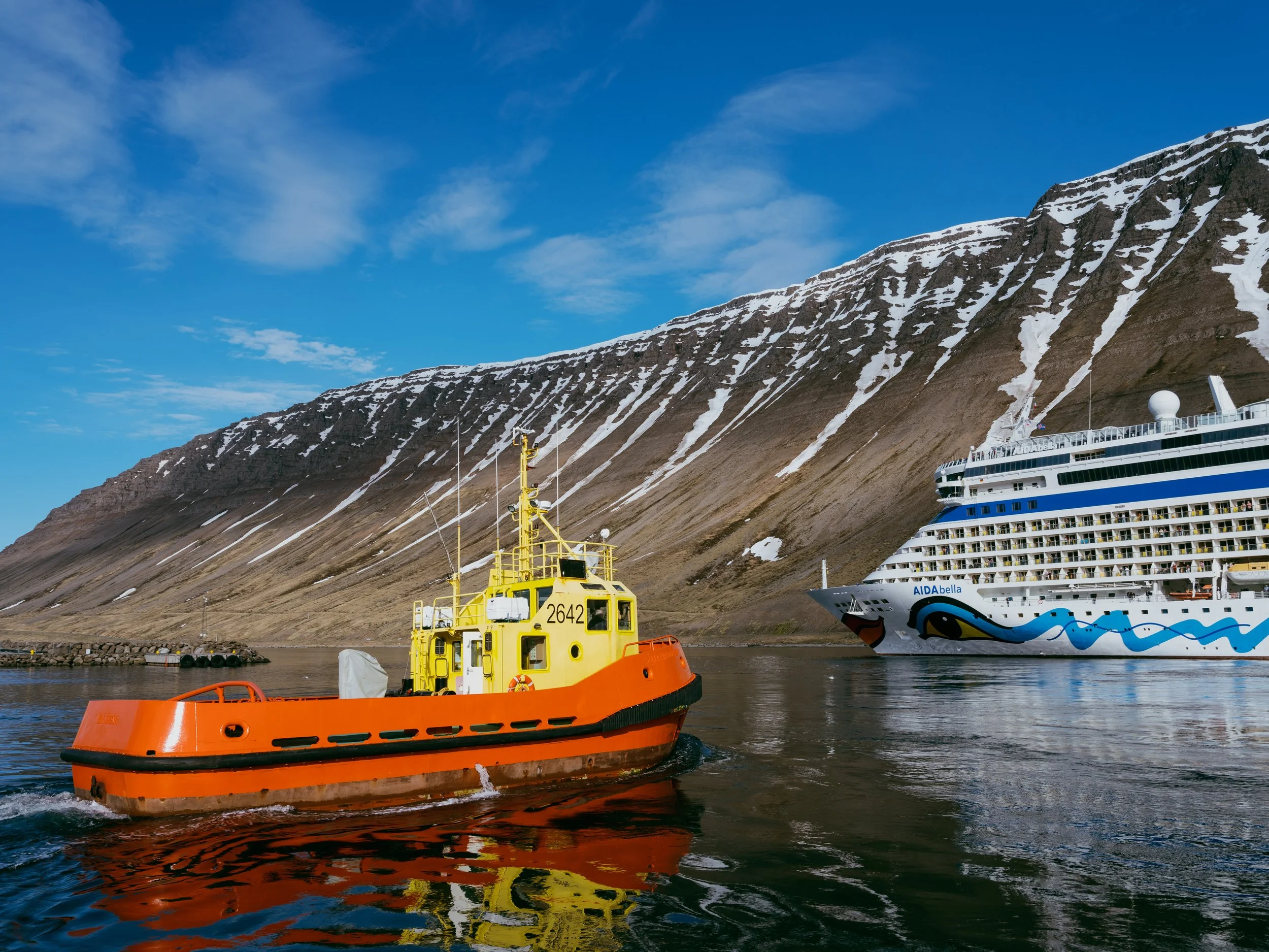 Aida Bella leaving Ísafjörður