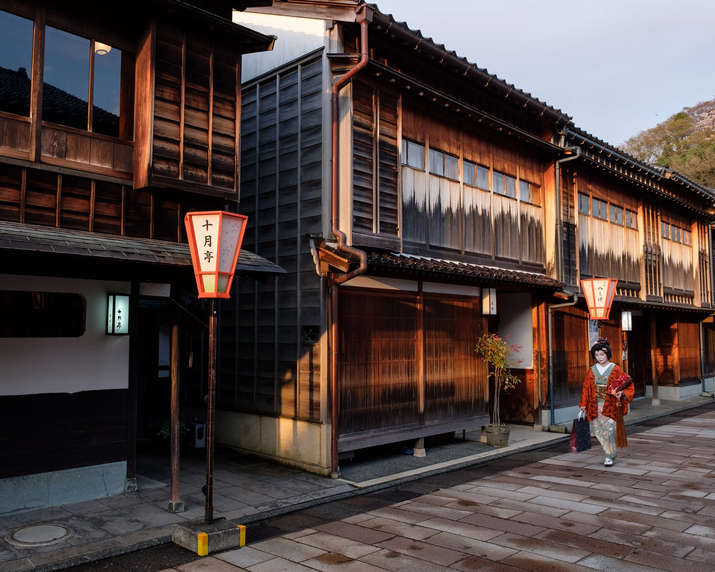 Geisha in Higashi Chaya, Kanazawa