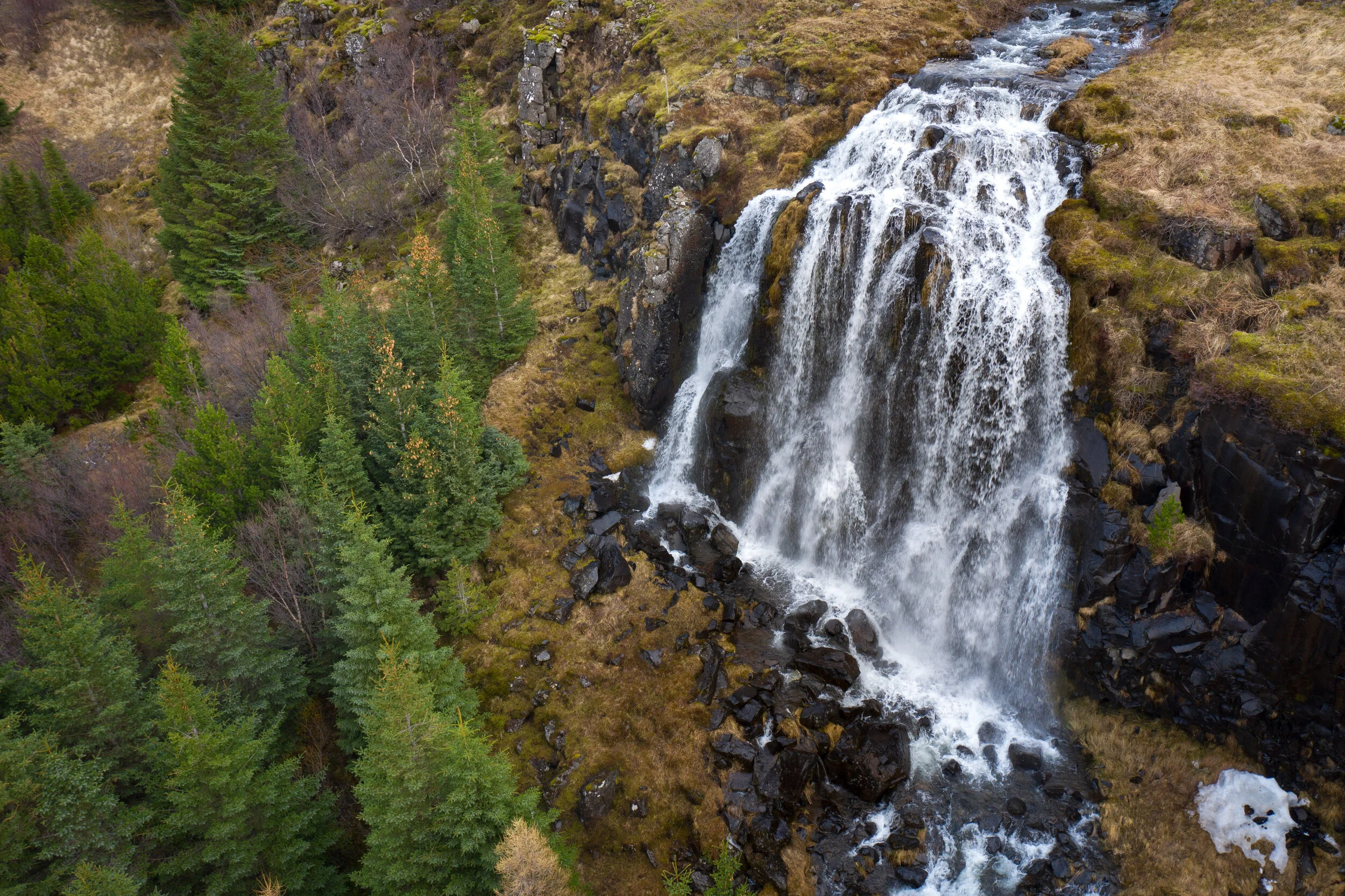 Waterfall in Fossá - below the road