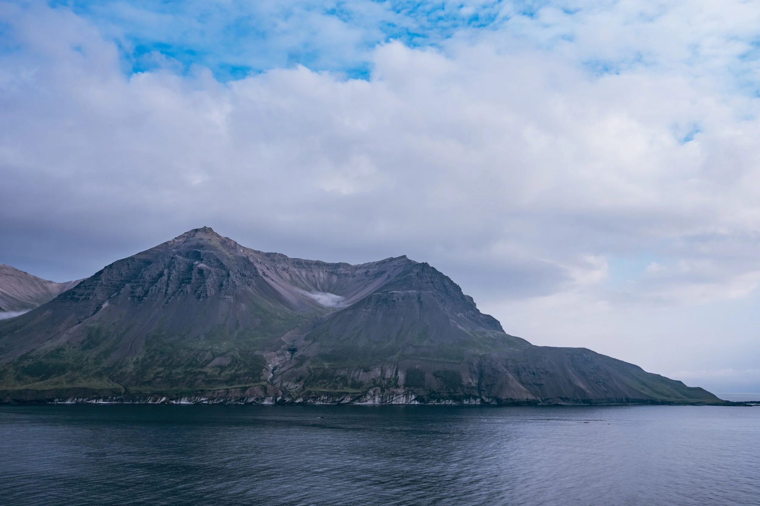 Tóarfjall (l) and Skjaldarfjall (r)