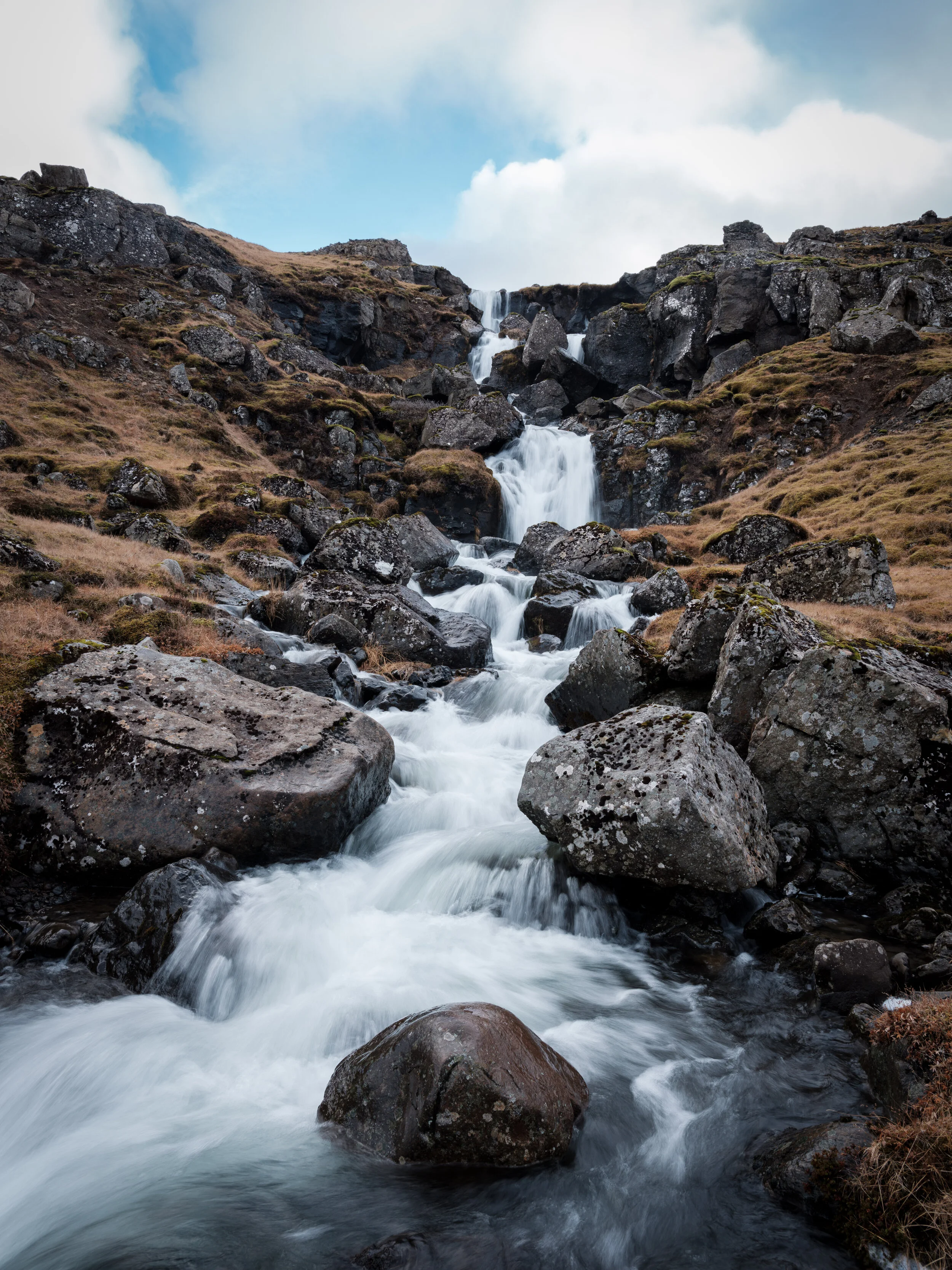 Waterfall in Fossá - above the road