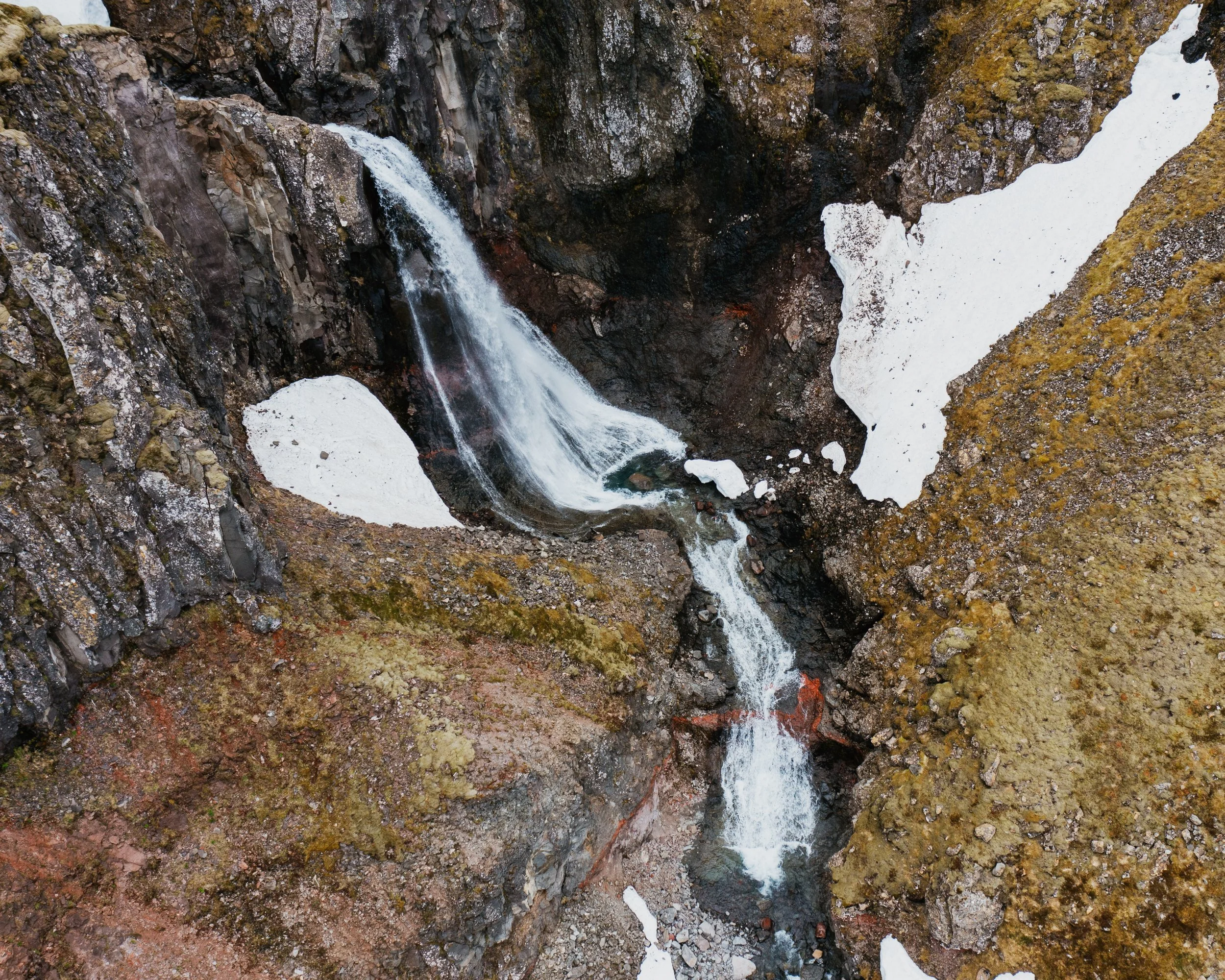 Waterfall in Skápadalsá