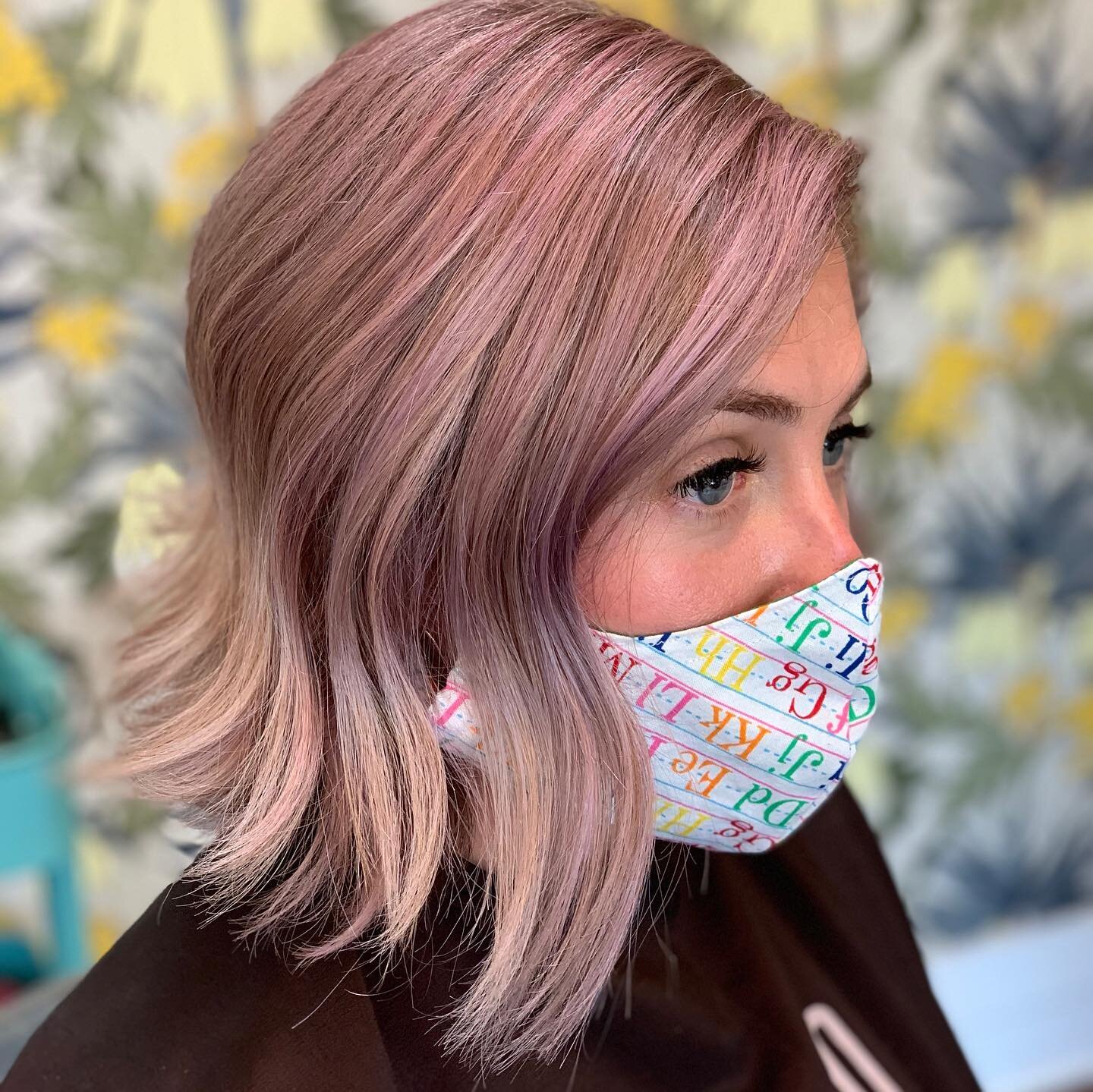 There are so many ways to execute bright Summer blonde. When fashion colors have so much dimension, you can&rsquo;t go wrong. #luckylushairparlourforall #bookdarcey