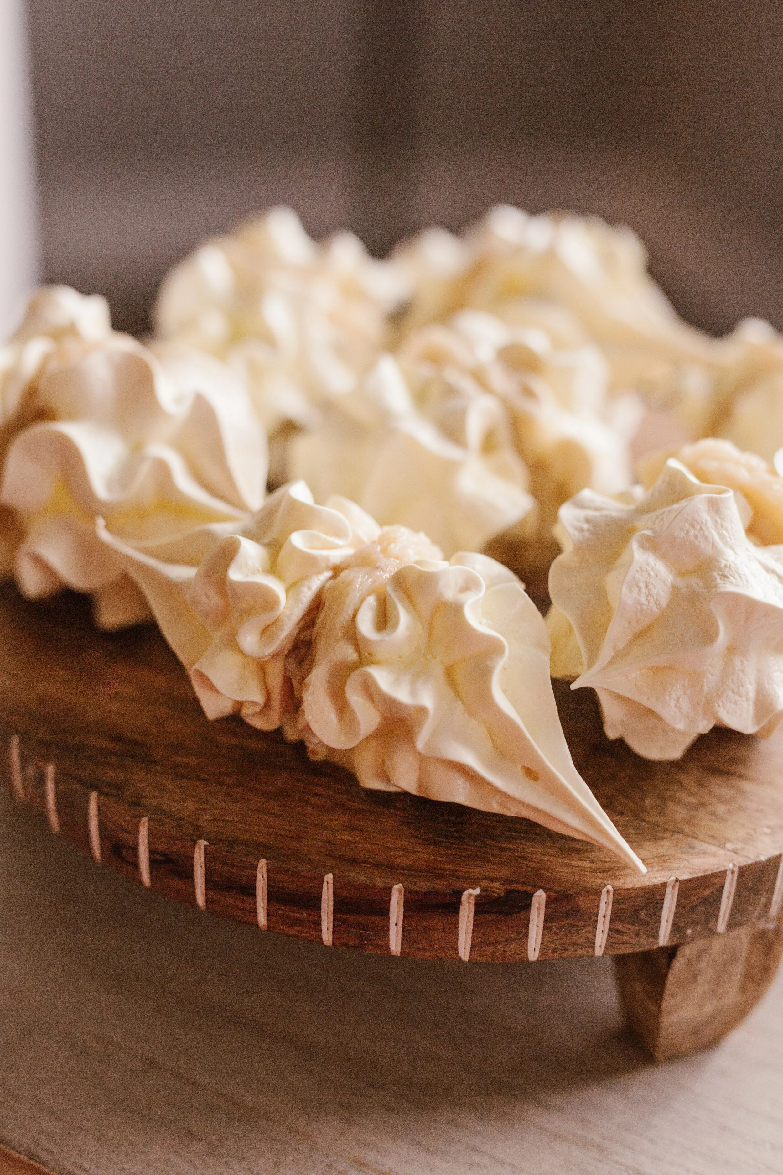Meringue cookies with fig butter filling-1.jpg