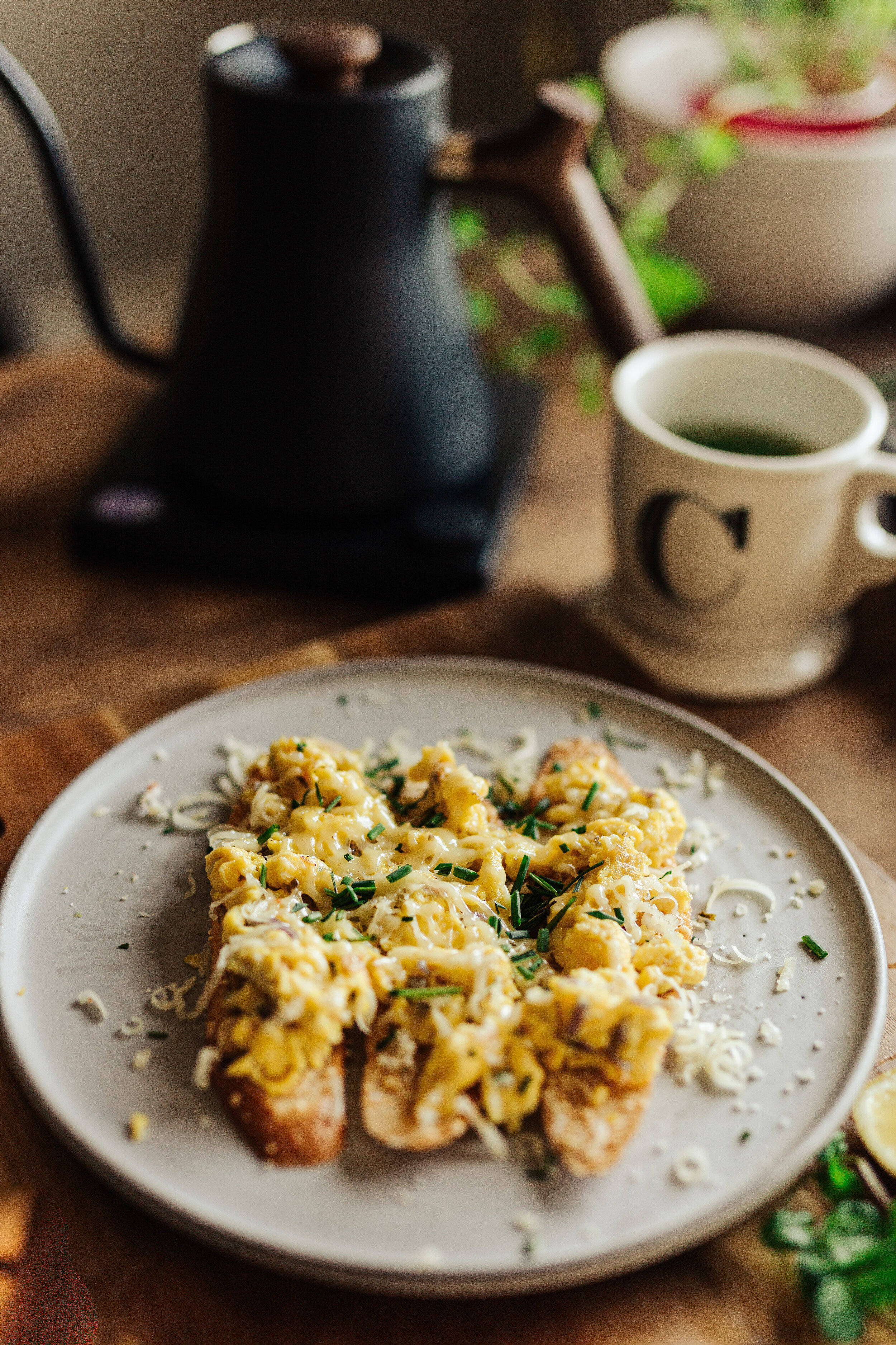 PEPPER JACK SCRAMBLE ON A PARMESAN CRISP