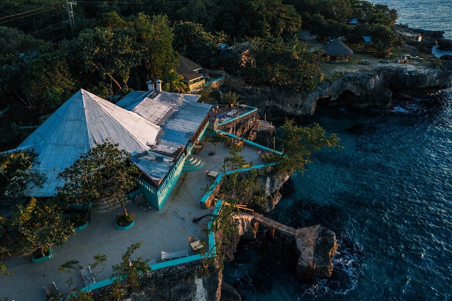 There is @xtabiresort on the cliffs. Did you know we were shaped like a star? Join us for sunset tonight! ⁠
⁠
DM us for bookings!⁠
⁠
⁠
Photo by @olivercovrett⁠
⁠
⁠
⁠