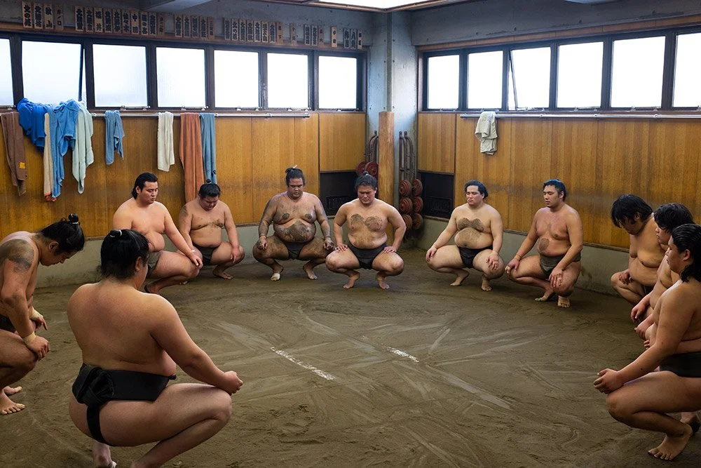 Sumo-wrestlers-at-the-end-of-training-practice-in-Tokyo.jpg