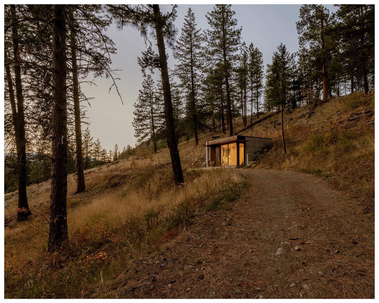 @go_c_studio&rsquo;s Tinyleaf, a beautifully designed outpost bermed into a steep hillside just outside Mazama, Washington.
