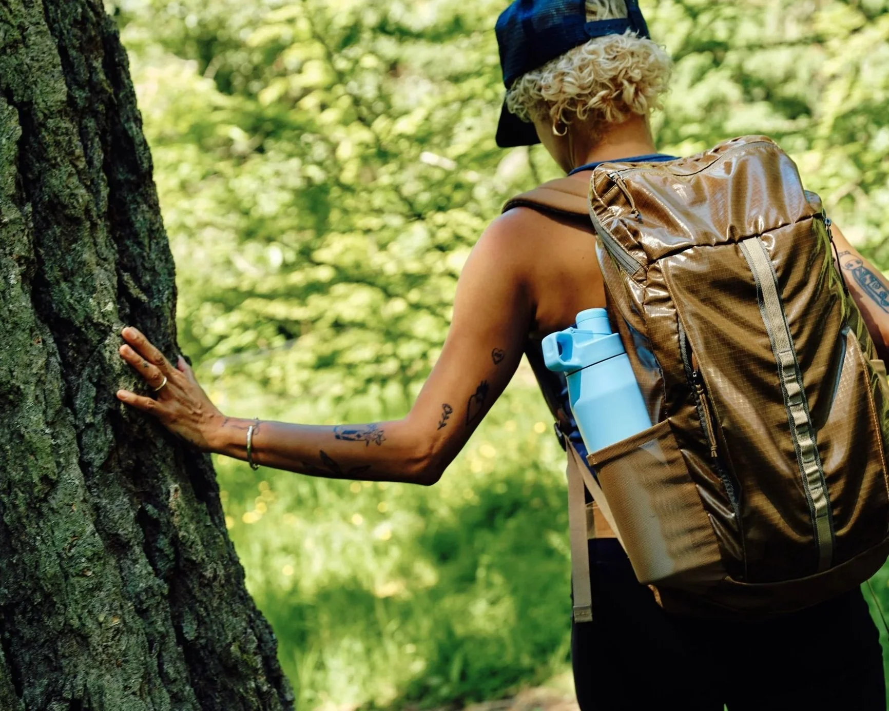 Chug_Lid_Bottle_Altitude_Blue_Lifestyle_Ben_Lindbloom_250612_0+3.jpg