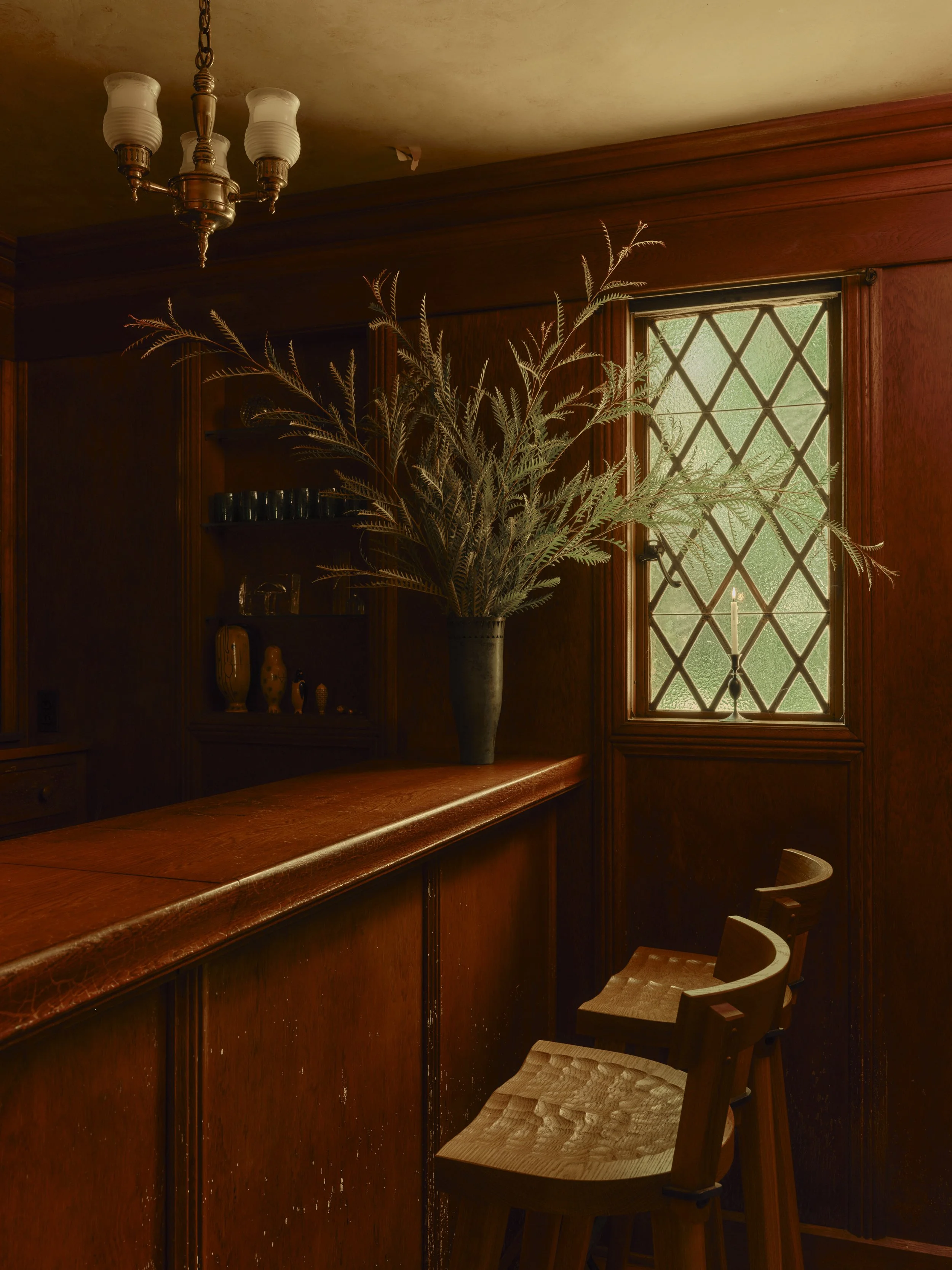 Lindbloom_TMAG_Bar_Space_DSF6519.jpg
