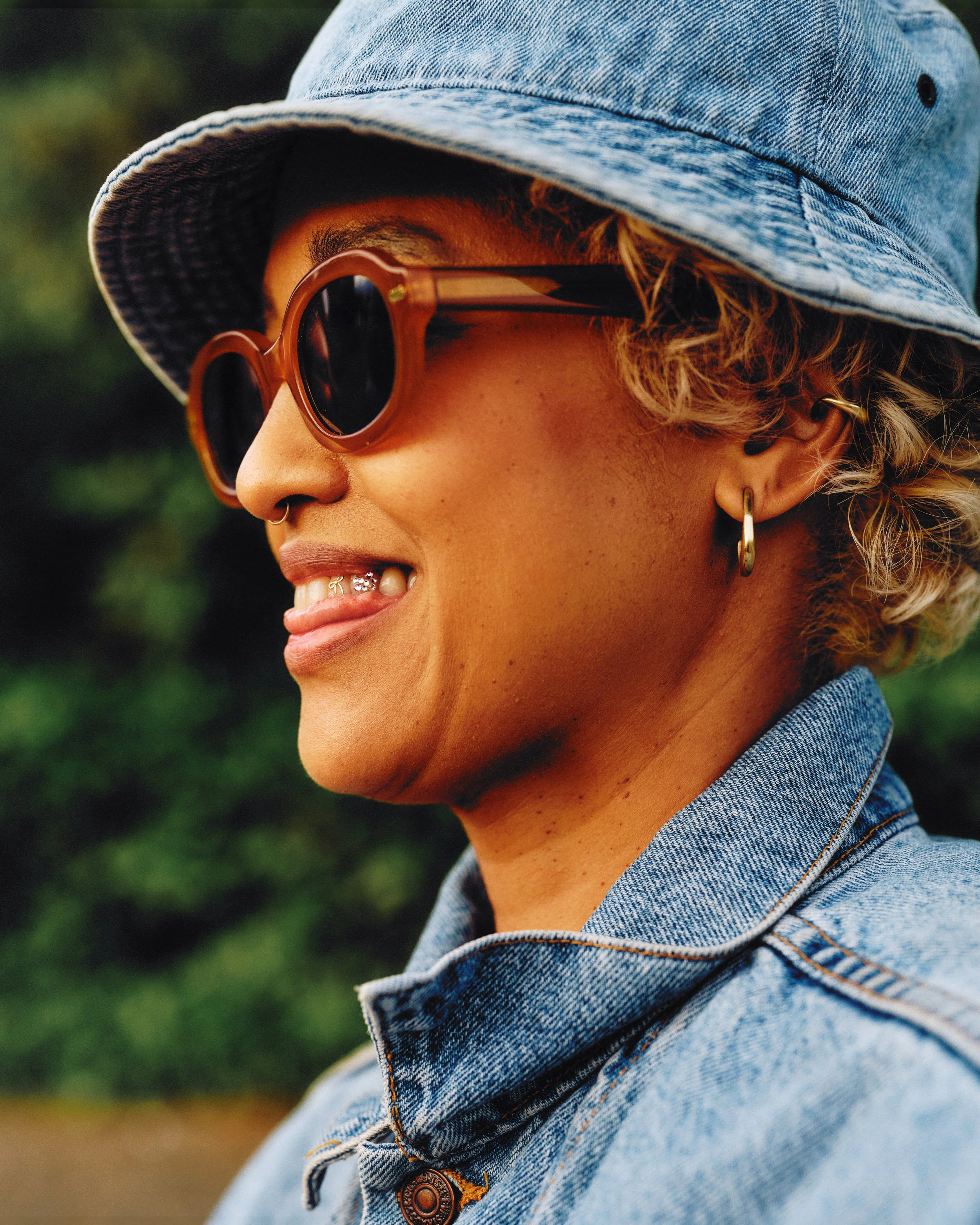 FlipTraveler_AltitudeBlue_Lifestyle_BenLindbloom_250612_0 4 12.00.01 PM.jpg