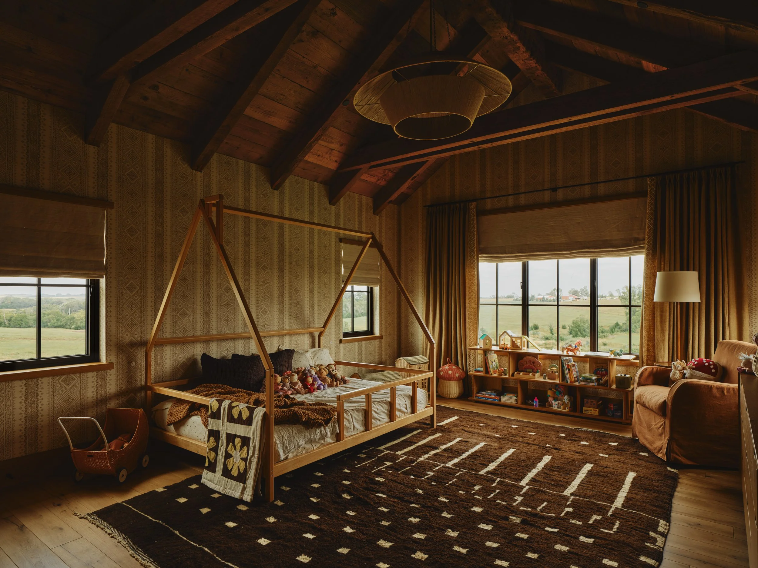 25_Hawkins_ER_benlindbloom_2826 1.jpg