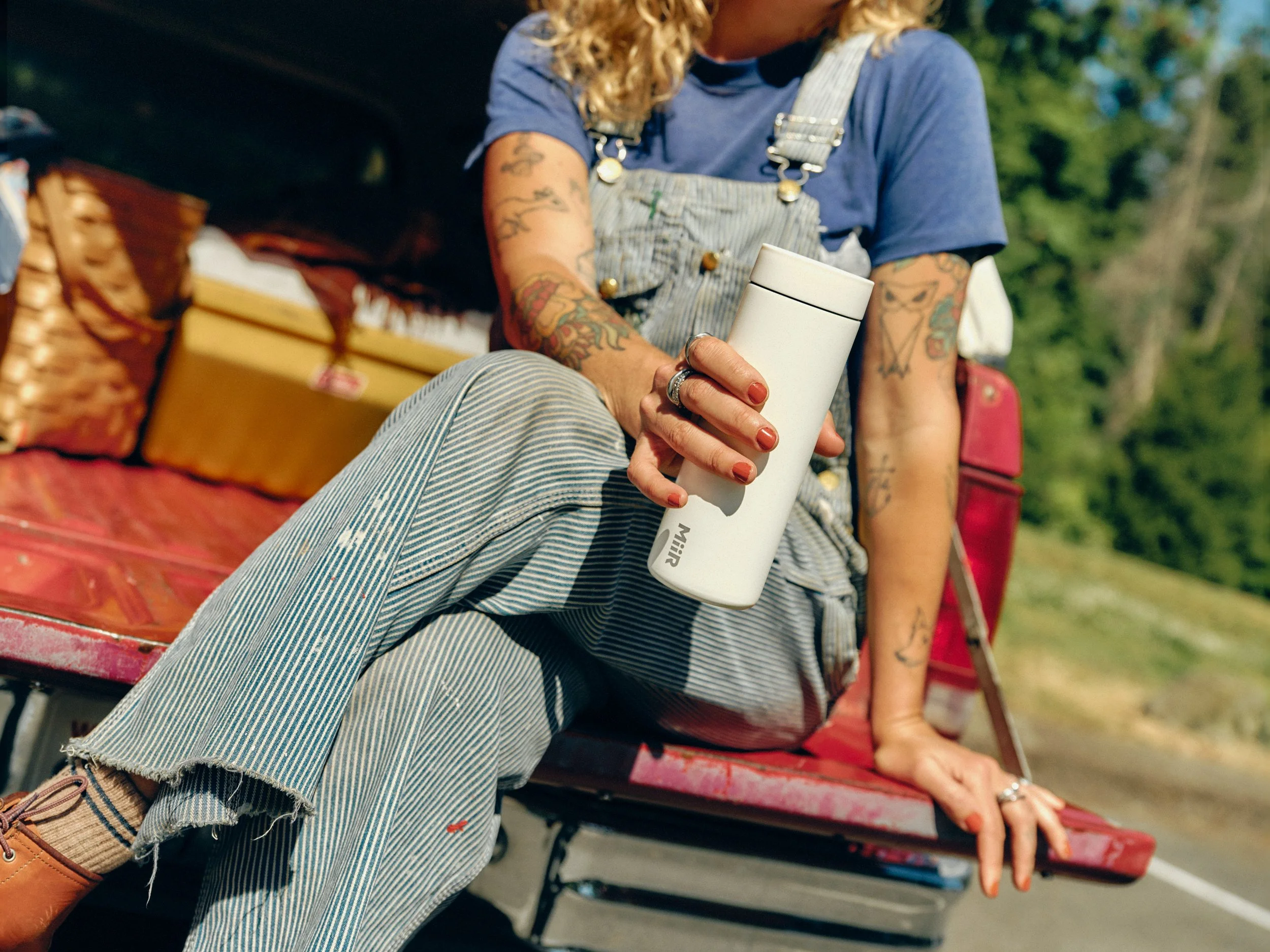 360_Traveler_White_Lifestyle_Ben_Lindbloom_250612_0 3.jpg