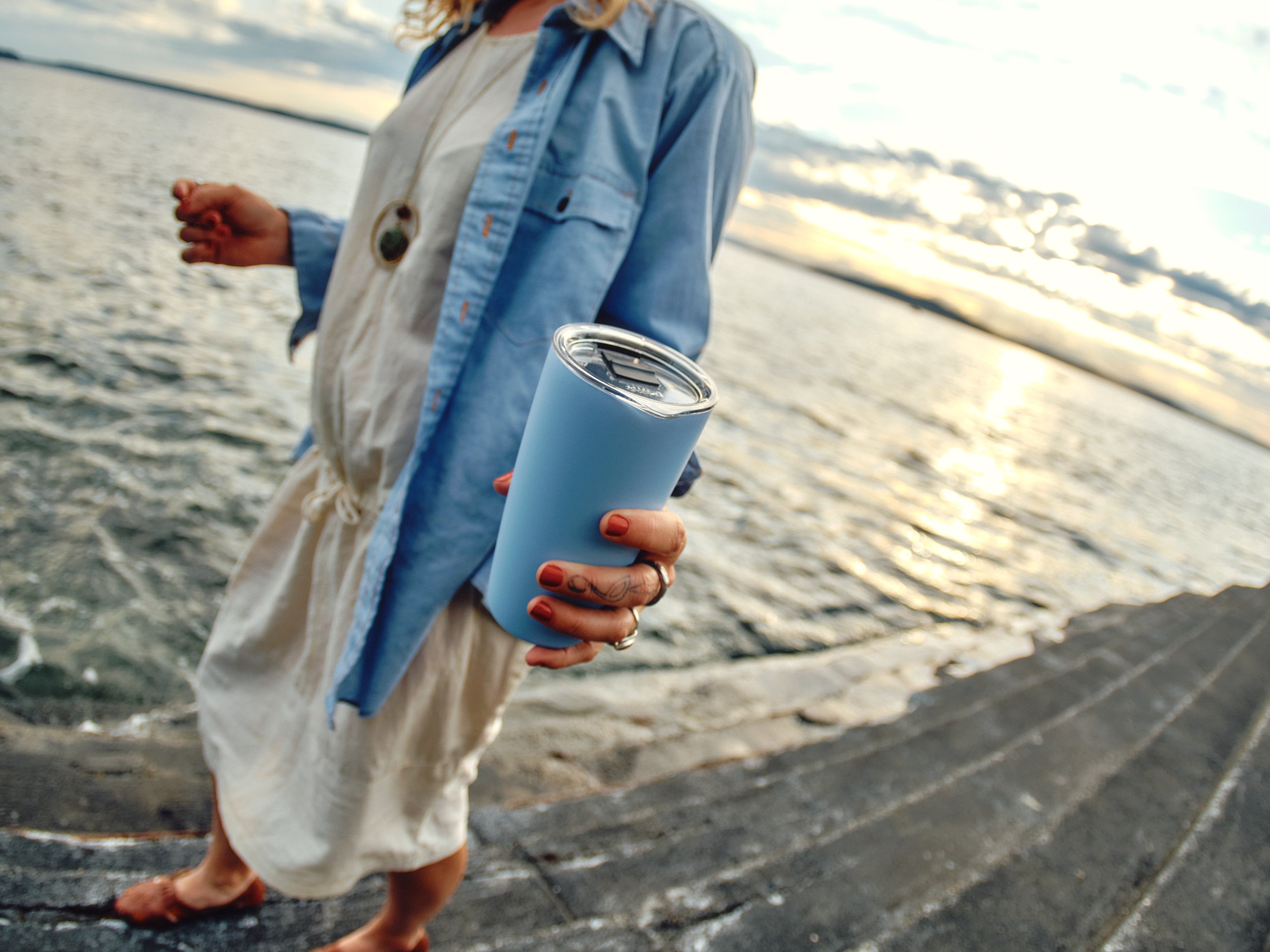 Tumbler_Altitude_Blue_Lifestyle_Ben_Lindbloom_2506120 1.jpg