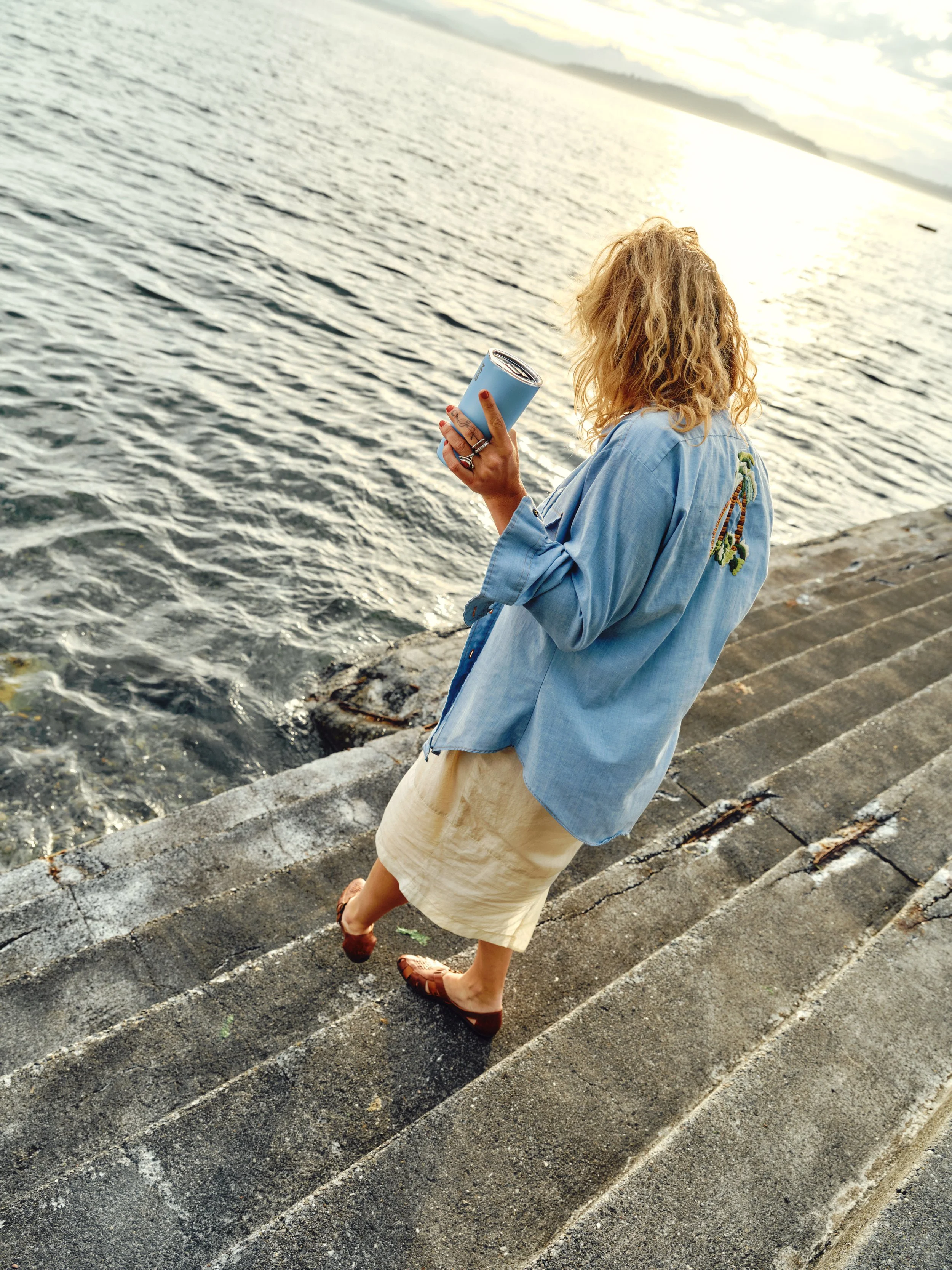 Tumbler_Altitude_Blue_Lifestyle_Ben_Lindbloom_2506120 3.jpg