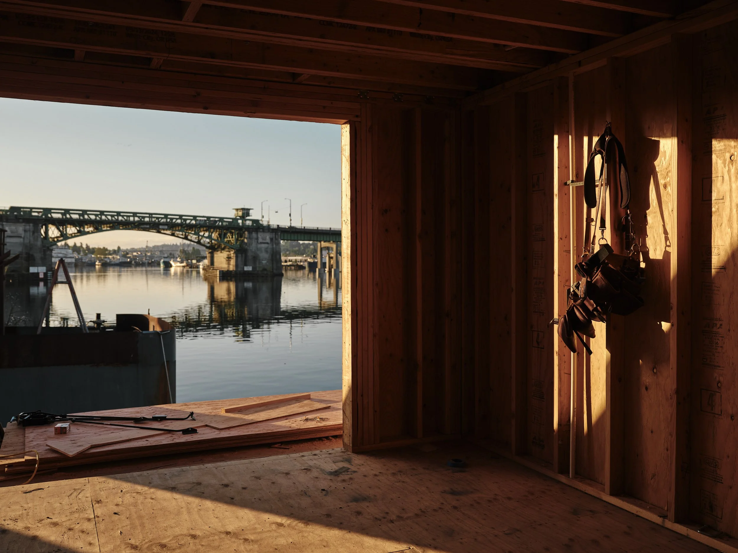 Dyna-2024-FloatingHome-Lindbloom-Scene 2 1.jpg