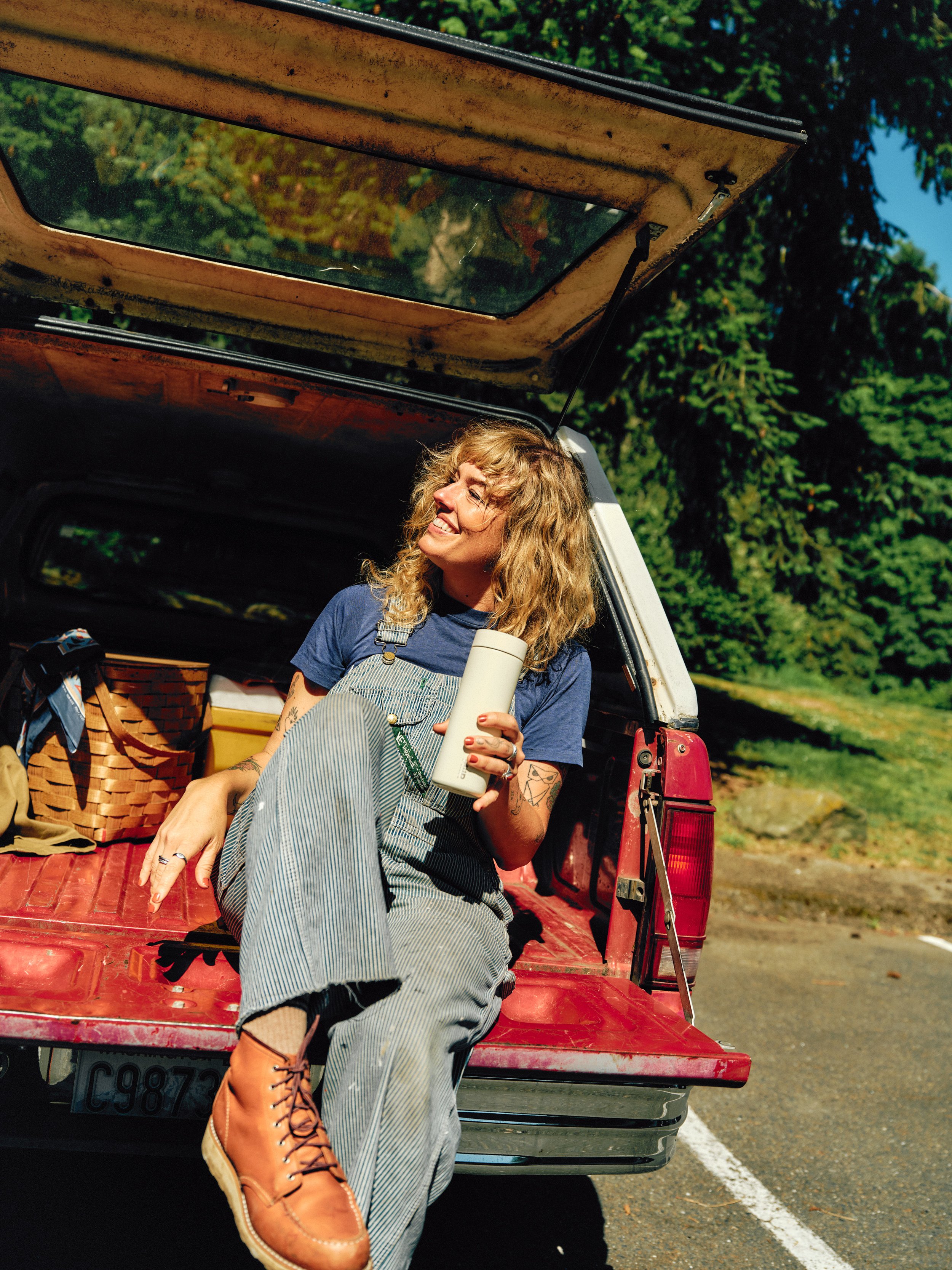 360_Traveler_White_Lifestyle_Ben_Lindbloom_250612_0 5.jpg