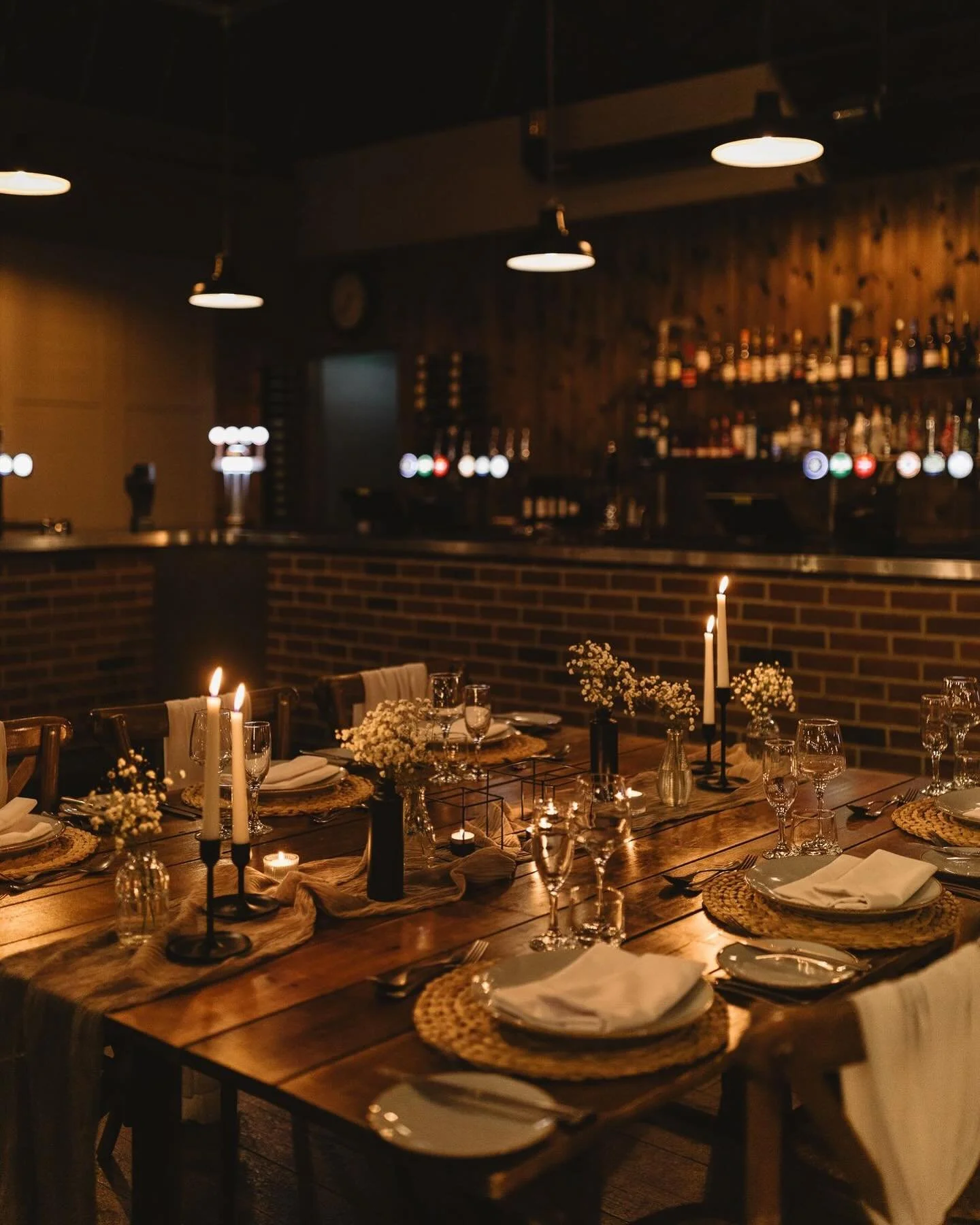 While we all pin tables with lots of decor, candles and flowers galore, we also have to think practically👀

As experienced planners and stylists we understand what else needs to go on the tables on your day - Water, wine 🍷 multiple glassware and so