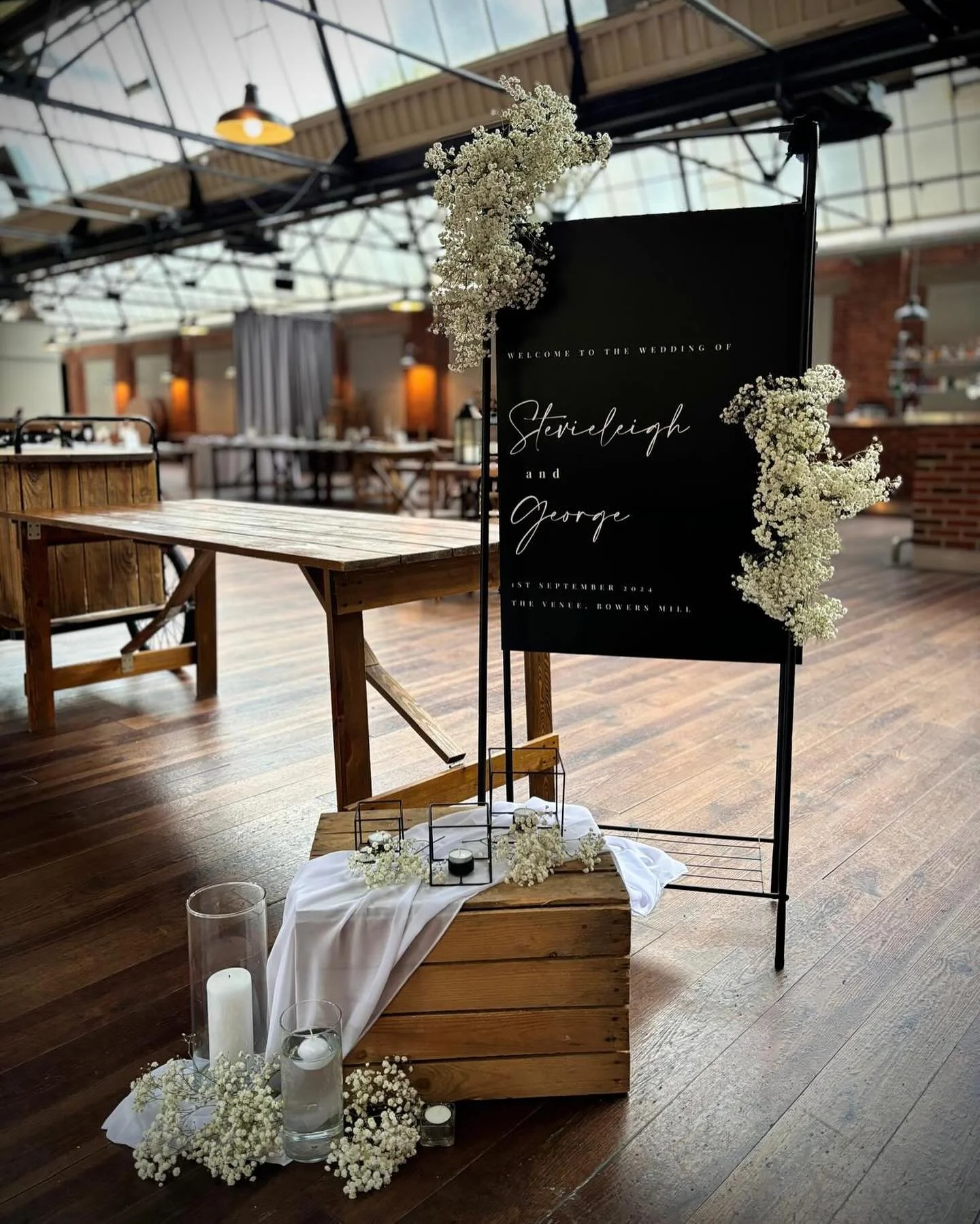 Just a note on signage decor!!

Don&rsquo;t forget to consider extra decor around your signage. Don&rsquo;t just plonk your lovely designed stationery on an easel. The decor can help tie in the stationery to the rest of your styling. ✨

All in the de