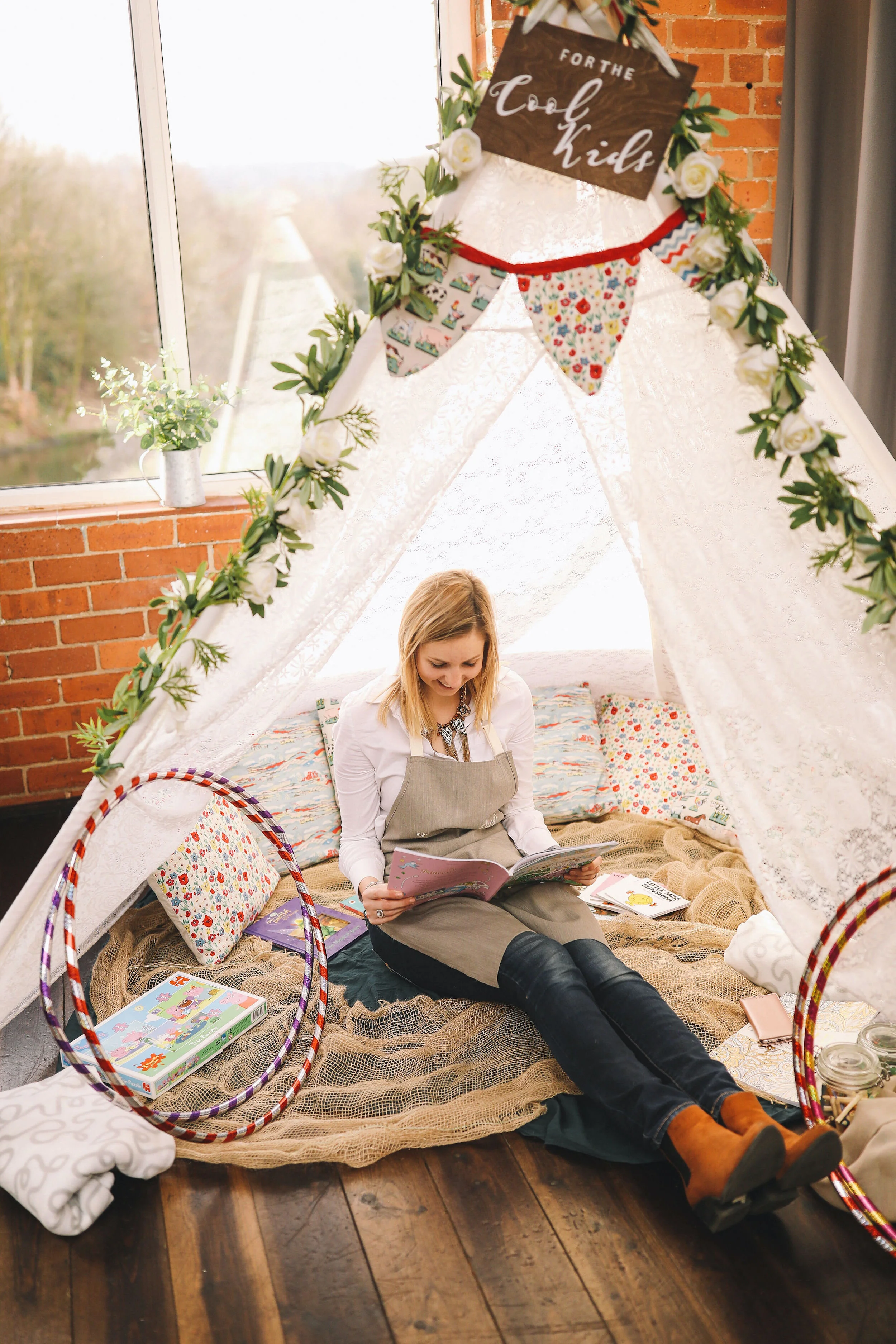 Emily K Weddings Tipi Photo by Rosie Hardy.jpg
