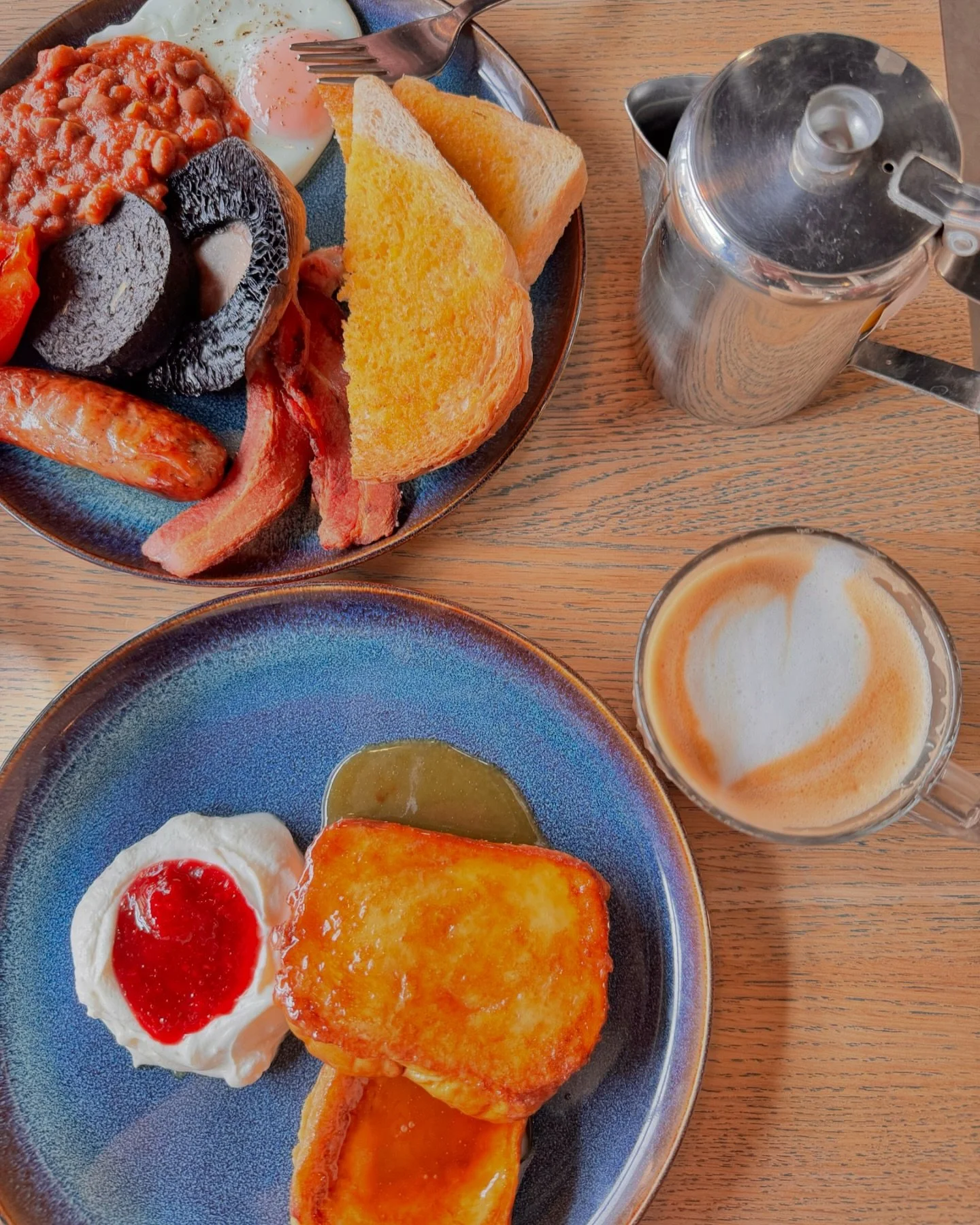 Which brunch dish would you like to try most - dish 1, 2 or 3? Tell us in the comments 👀⬇️

Dish 1: French toast
Dish 2: Full English
Dish 3: Sausage and Egg muffin

🍽️✨🤩

#berkshirelife #wokingham #hamletwokingham #berkshirefoodies #wokinghamrock