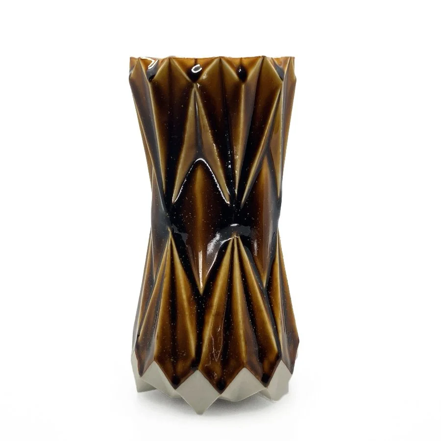 Hannah Thompsett: Brown Vase