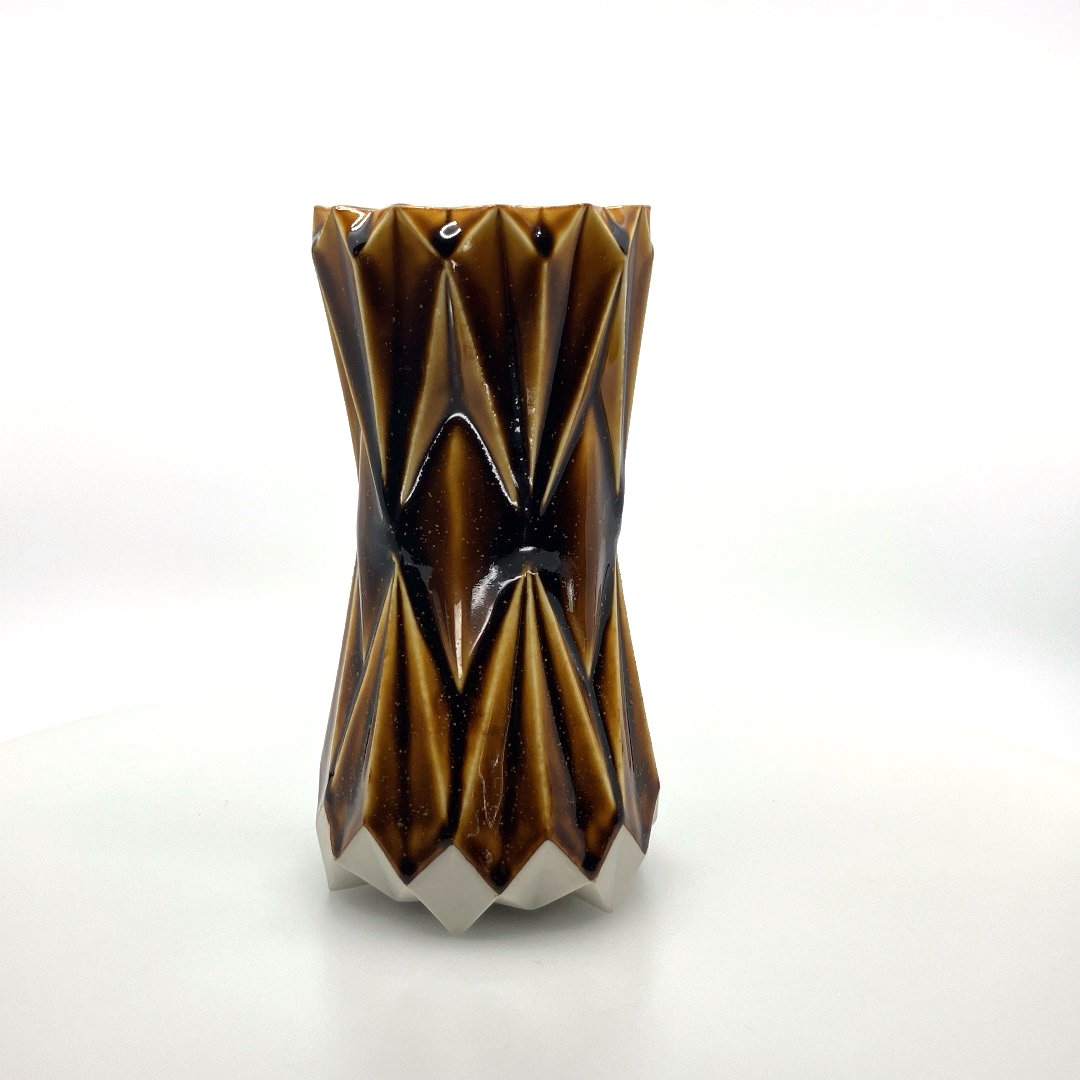 Hannah Thompsett: Brown Vase