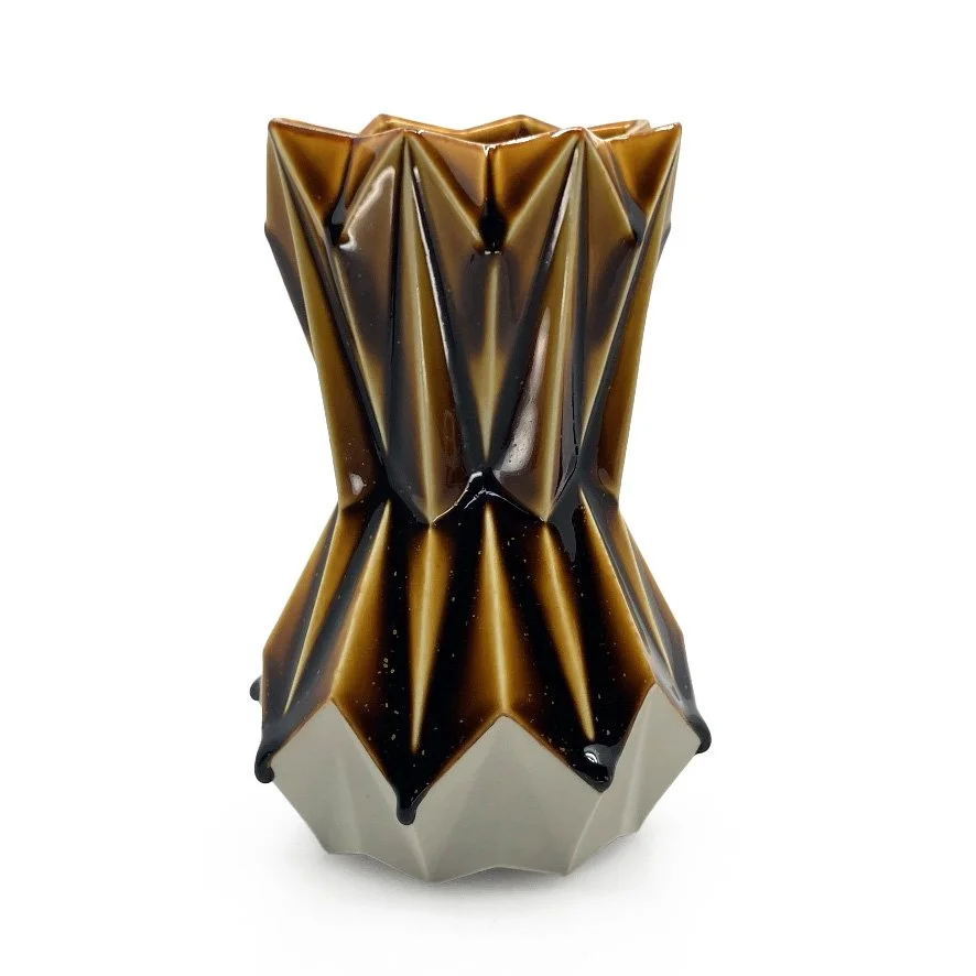 Hannah Thompsett: Brown Vase