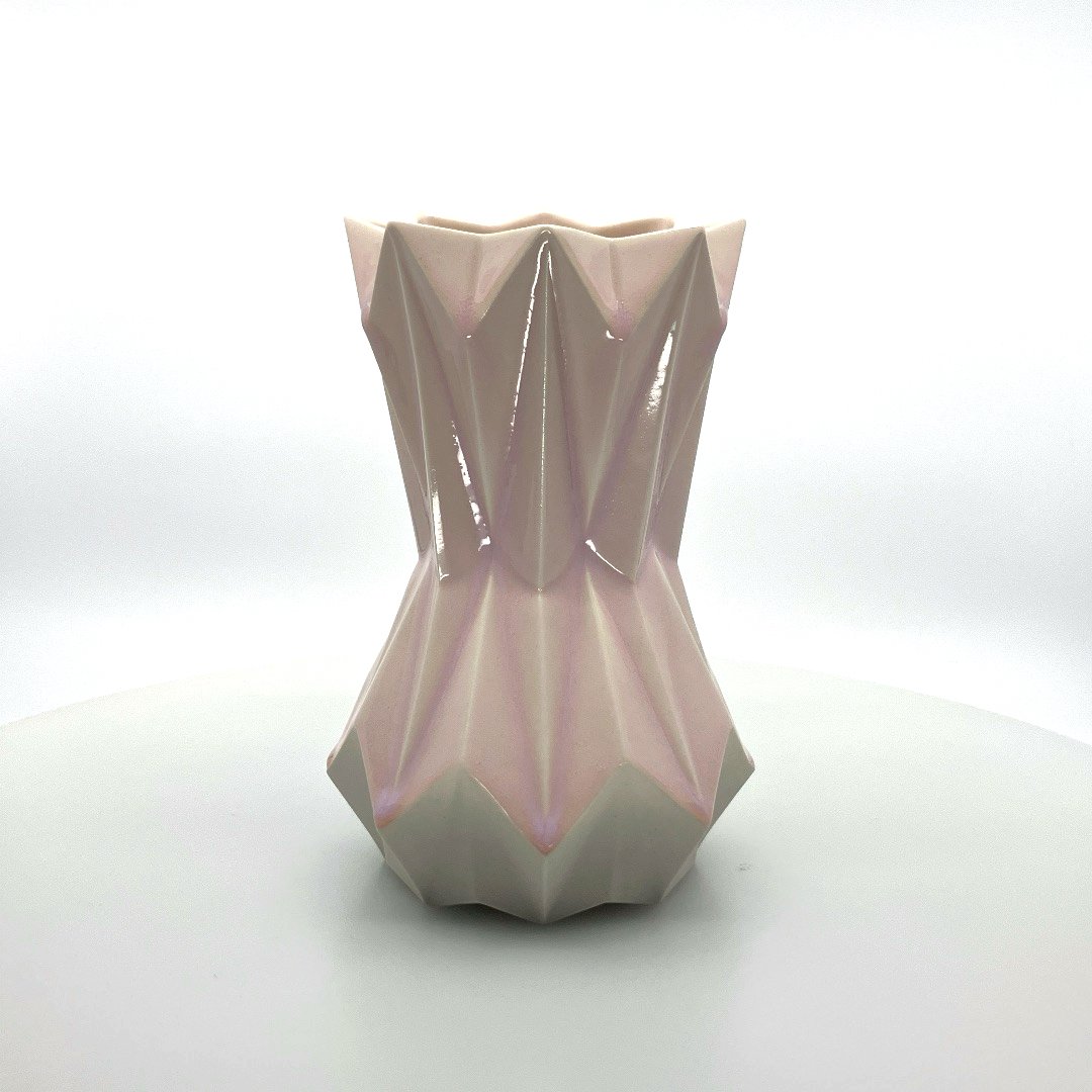 Hannah Thompsett: Pink Vase
