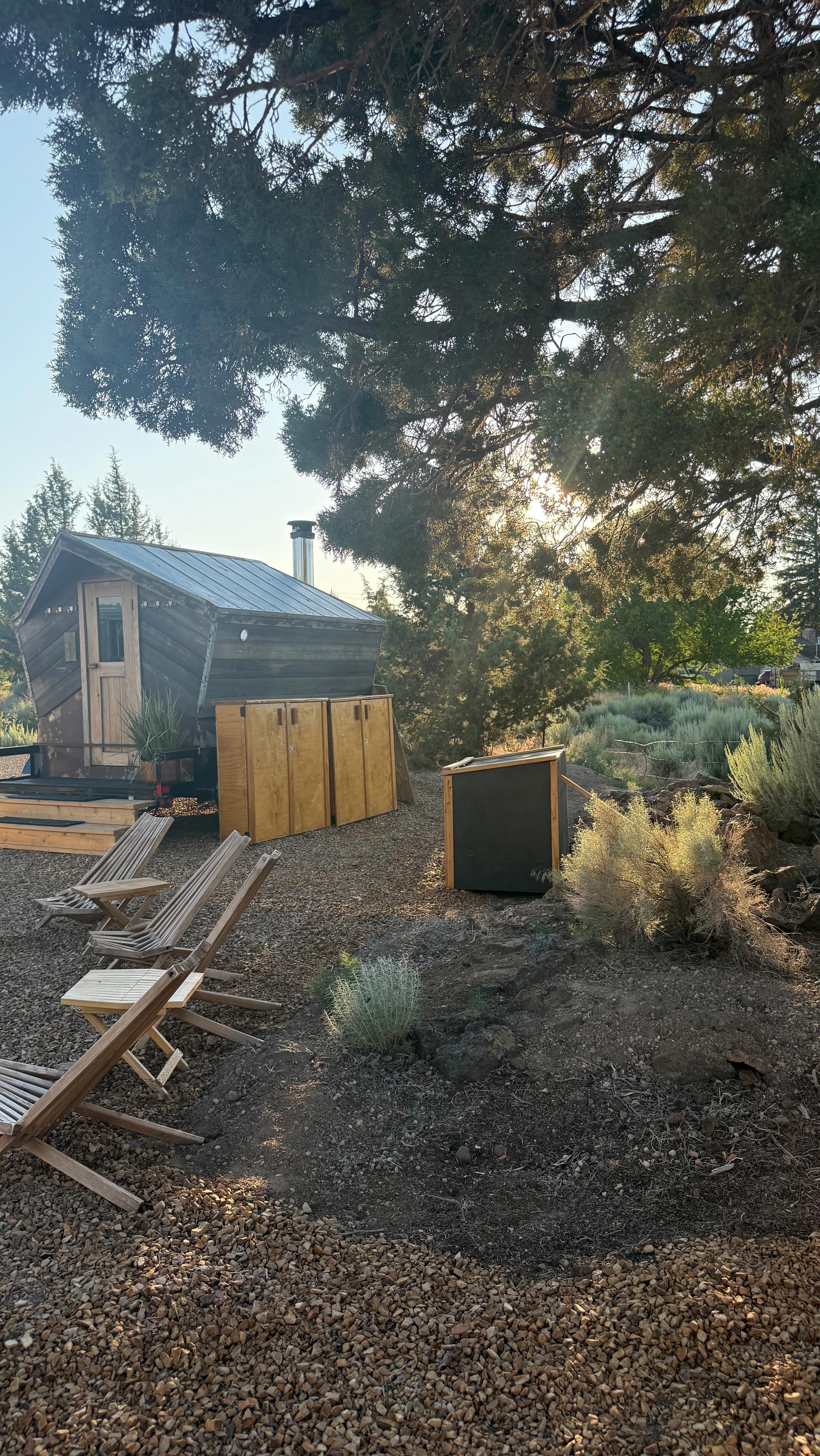If you could only FEEL what this feels like through your phone!!! Just get over here! It’s magic!!
.
β¨β¨π«ΆπΌ #sunsetsessions #summersauna #magichour #bathewild #batheoutdoors #traditionalsauna #woodfired #thermalcontrasttherapy