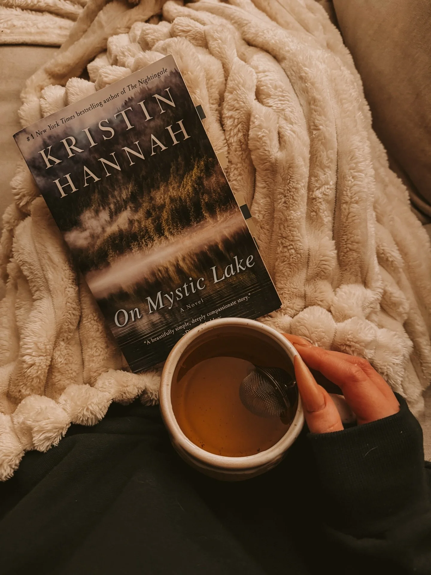 My first 5⭐️ read of the year and I must say I am officially a Kristin Hannah fan. I am starting with all of her books that are set in the PNW. 

What a beautiful book about love, loss, grief and learning to find yourself and choose yourself again. I
