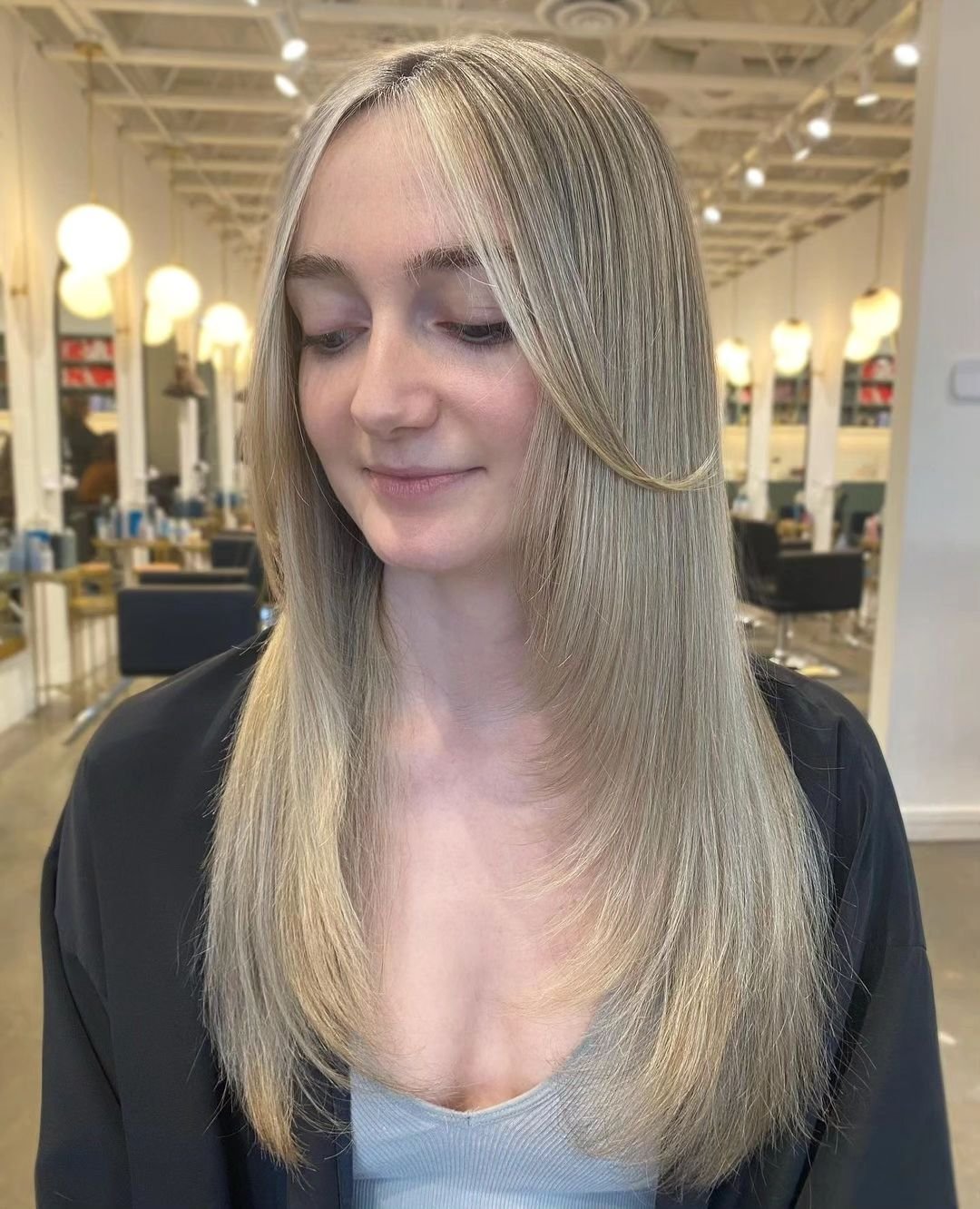 By @catherinenguyenn 

.
.
.

#blondebabylights #blondehighlights  #blonde #ashblonde #neutralblonde  #balayagehighlights #balayage #balayageartists #highlighthair #highlights #hairwaves #vancouverhair #vancouversalons #hairstylist #hairstudio #hairc