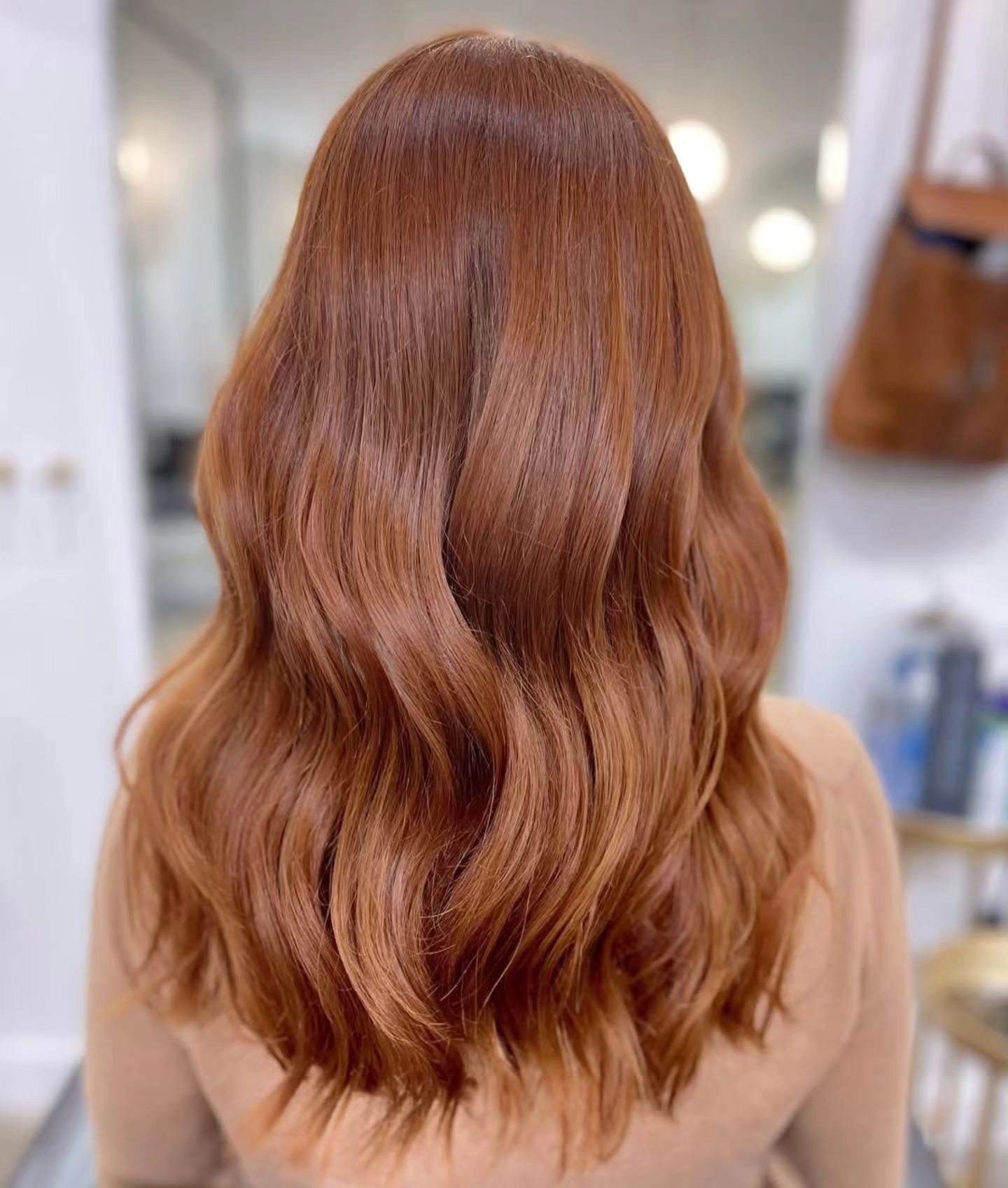 By @meikoover 

.
.
.

#gingerhair #sunkissed #balayage #balayageartists #balayagehighlights #highlighthair #highlights #copperhair #strawberryblonde #believablered #hairwaves #vancouverhair #vancouversalons #hairstylist #hairstudio #haircolorist #sa