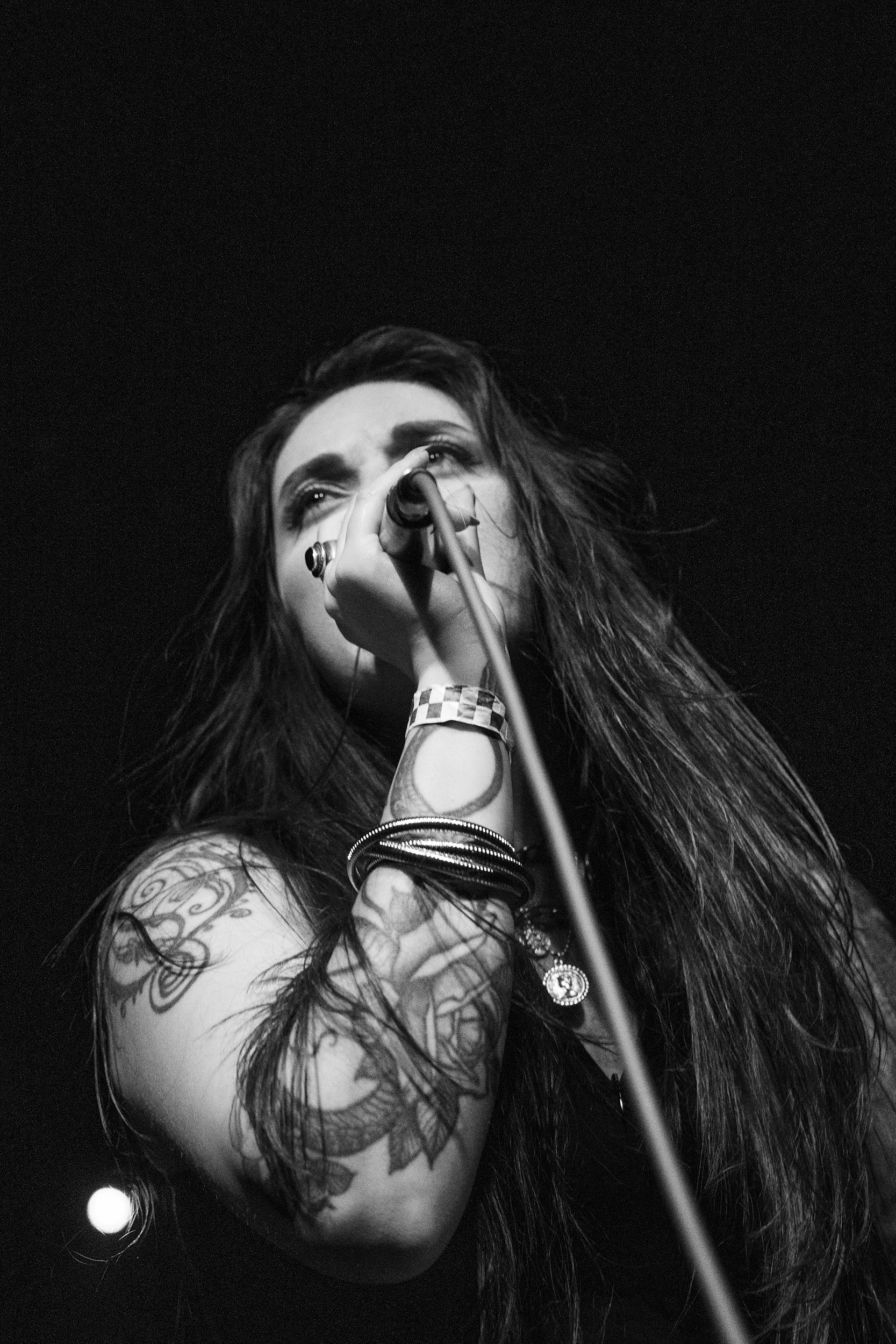 embrium-jade-forsythe-vocals-neck-of-the-woods-watkins-metal-media-2025.jpg