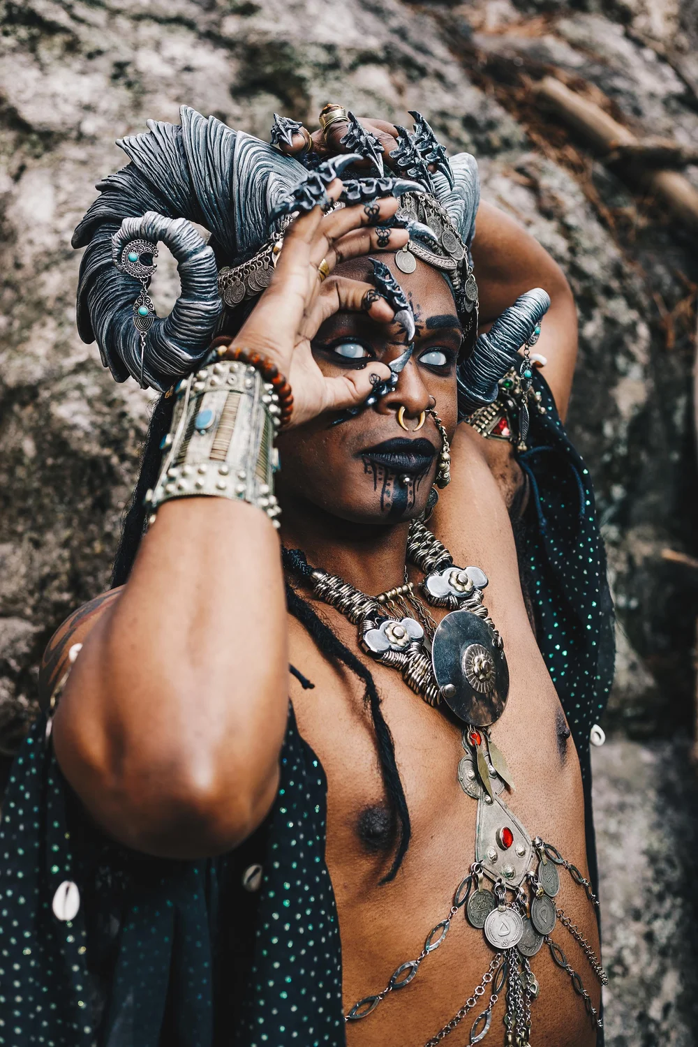 Witch Queen Vertebrae Fantasy Claw Rings — idolatrē display picture 1