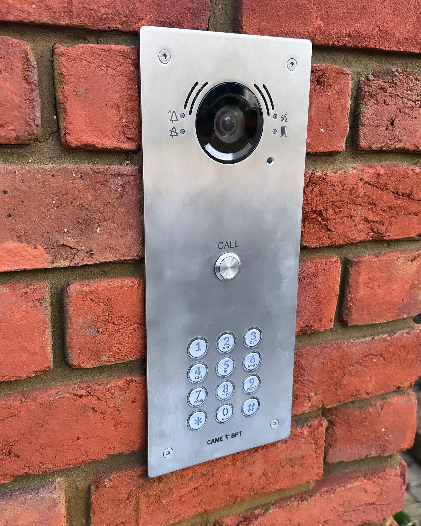 We love this classic look of the @cameuk BPT brushed stainless steel intercom panel. Well recognised in many London and surrounding streets! Great to install this one last week, avoiding the downpours. #smarthome #security #intercom #design #interior