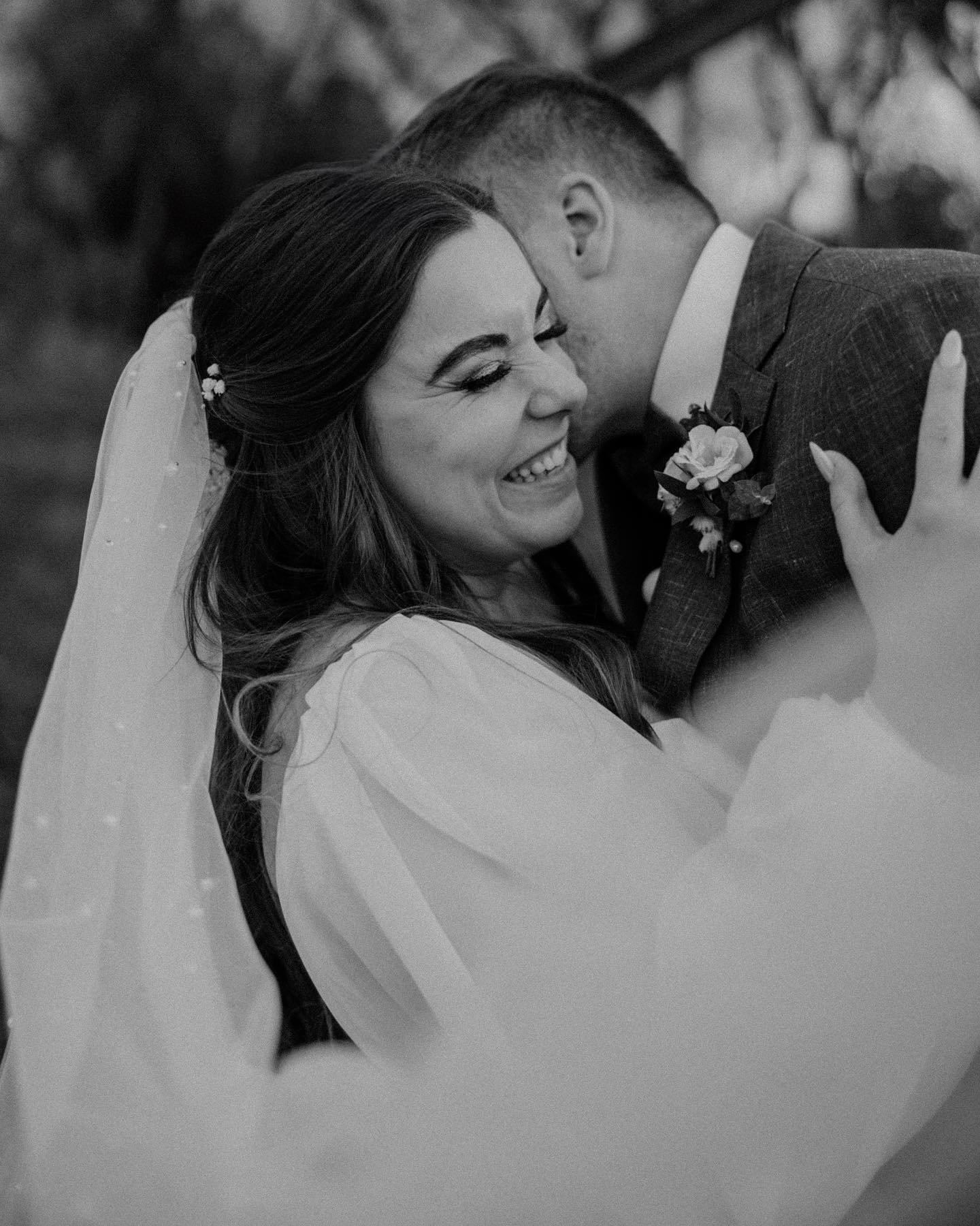 It&rsquo;s the emotions that really make the photos 🥺
&bull;
&bull;
&bull;
#coloradoweddingphotographer #weddingphotography #coloradophotographer #denverweddingphotographer #denverwedding #coloradowedding #theoaks #theoakswedding #theoaksatplumcreek