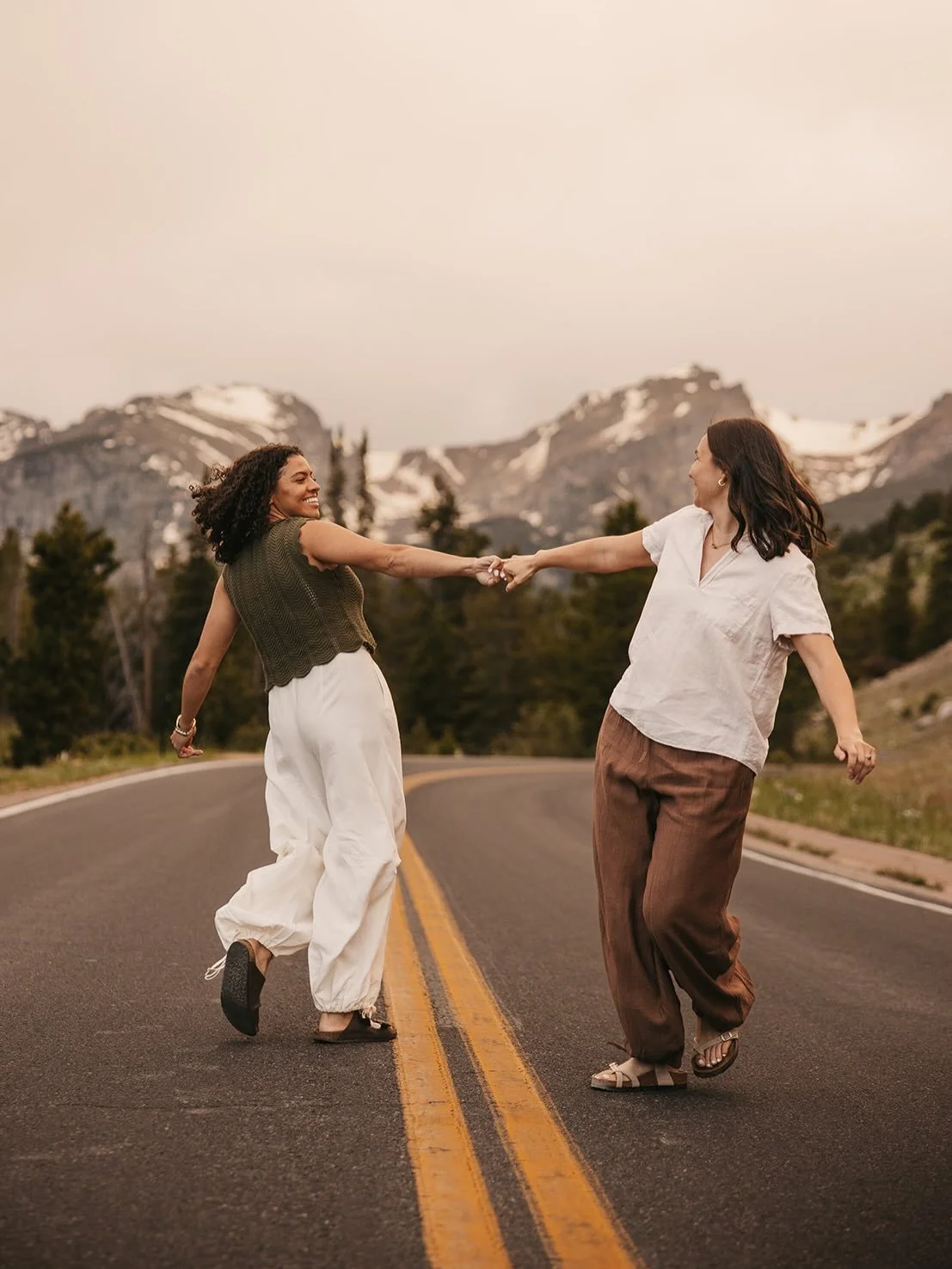✨Rocky Mountain love ✨
&bull;
&bull;
&bull;
#rockymountainnationalpark #denverweddingphotographer #coloradoengagementphotographer #coloradoweddingphotographer #denverengagementphotographer