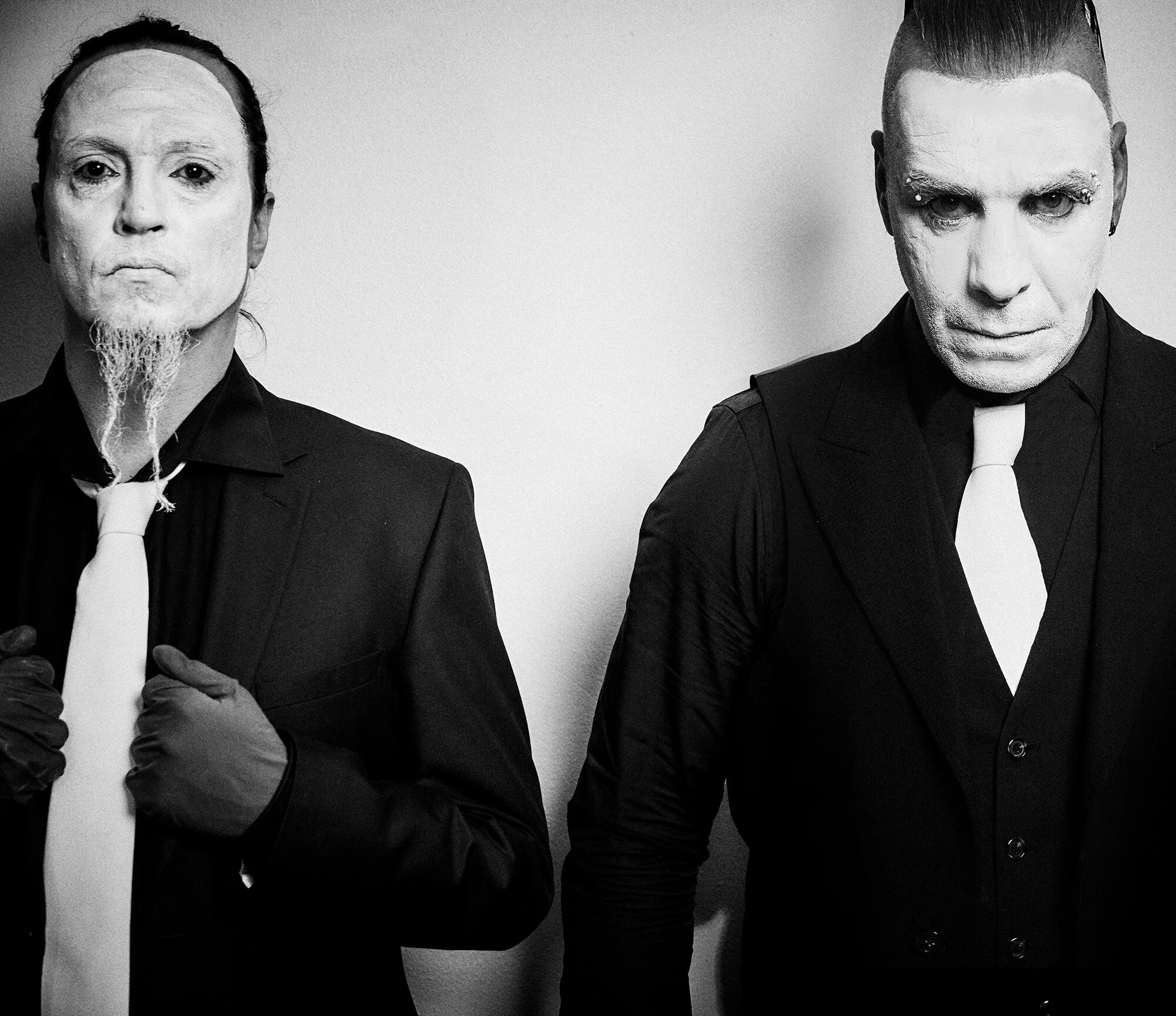 Lindemann - “Allesfresser”

  UNKLE Reconstruction 

[remix programmer & additional production]