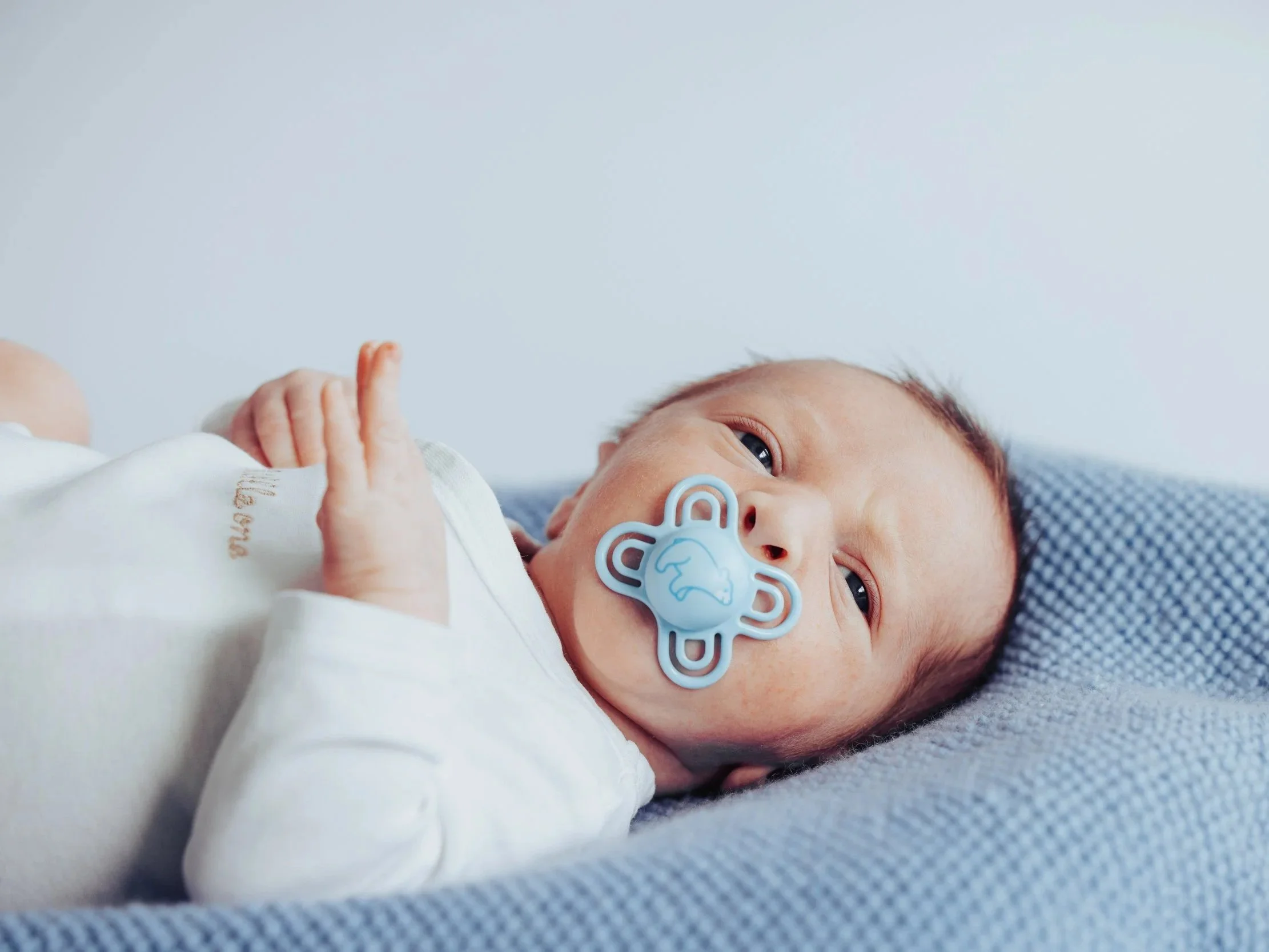 Baby / Newborn Fotografie vor cleanem Hintergrund, Bonn, Bad-Godesberg, Marius Barthelmess, Heiderhof